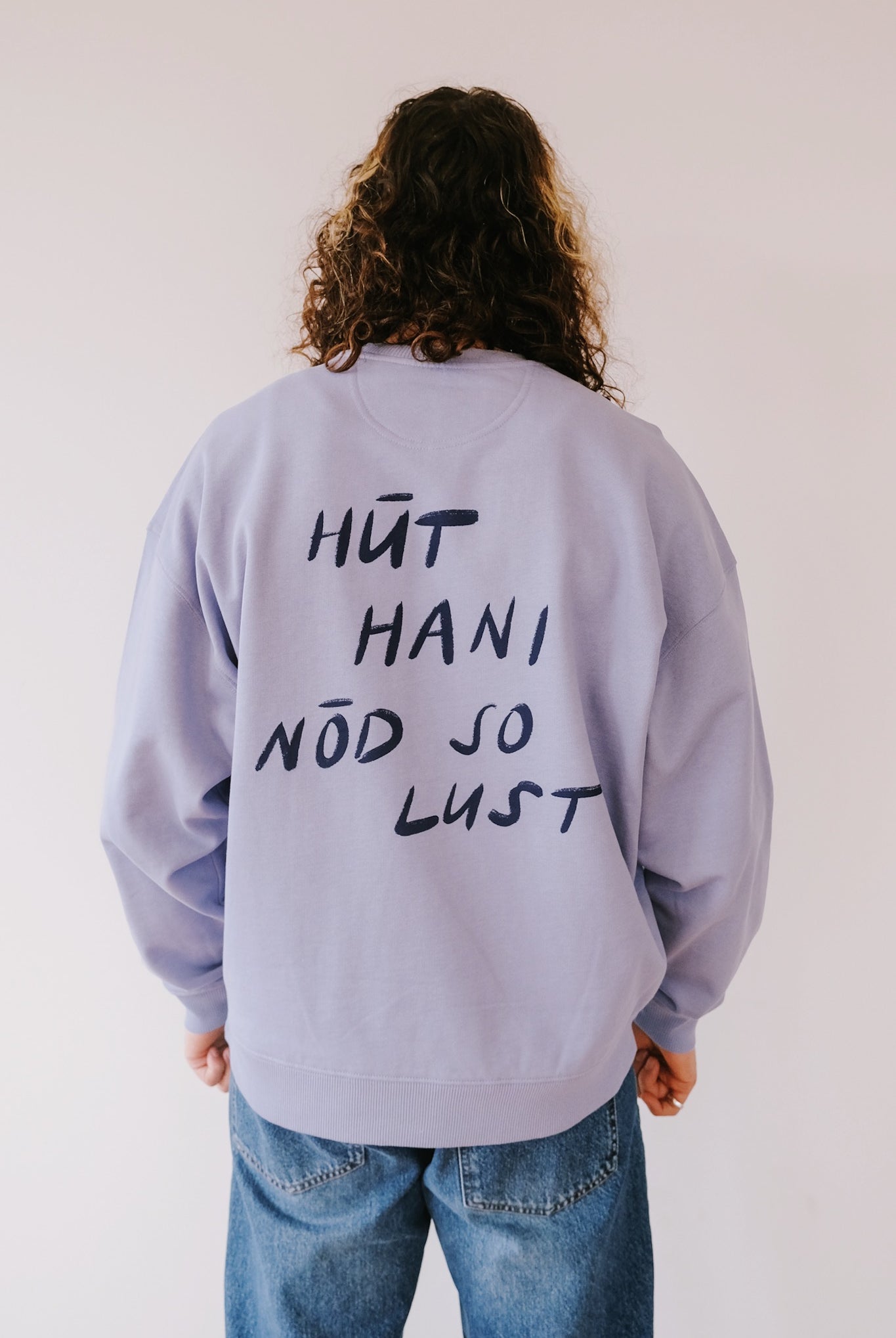 Unisex Sweatshirt - HÜT HANI NÖD SO LUST - Violet / Navy - collab zürich