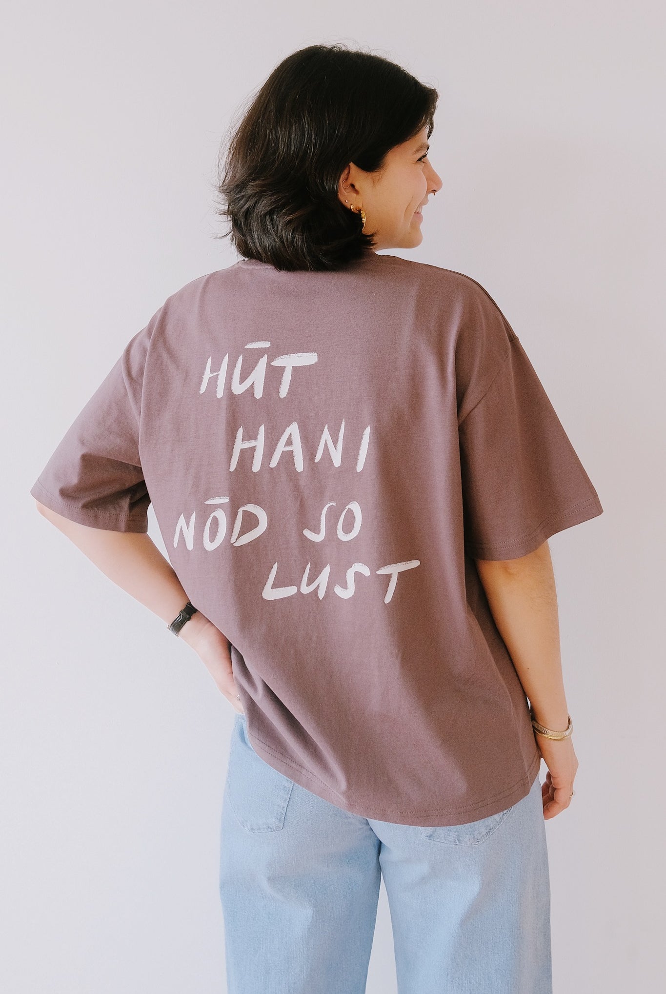 Unisex Oversized T-Shirt - HÜT HANI NÖD SO LUST - Mocha / Milkfoam - collab zürich