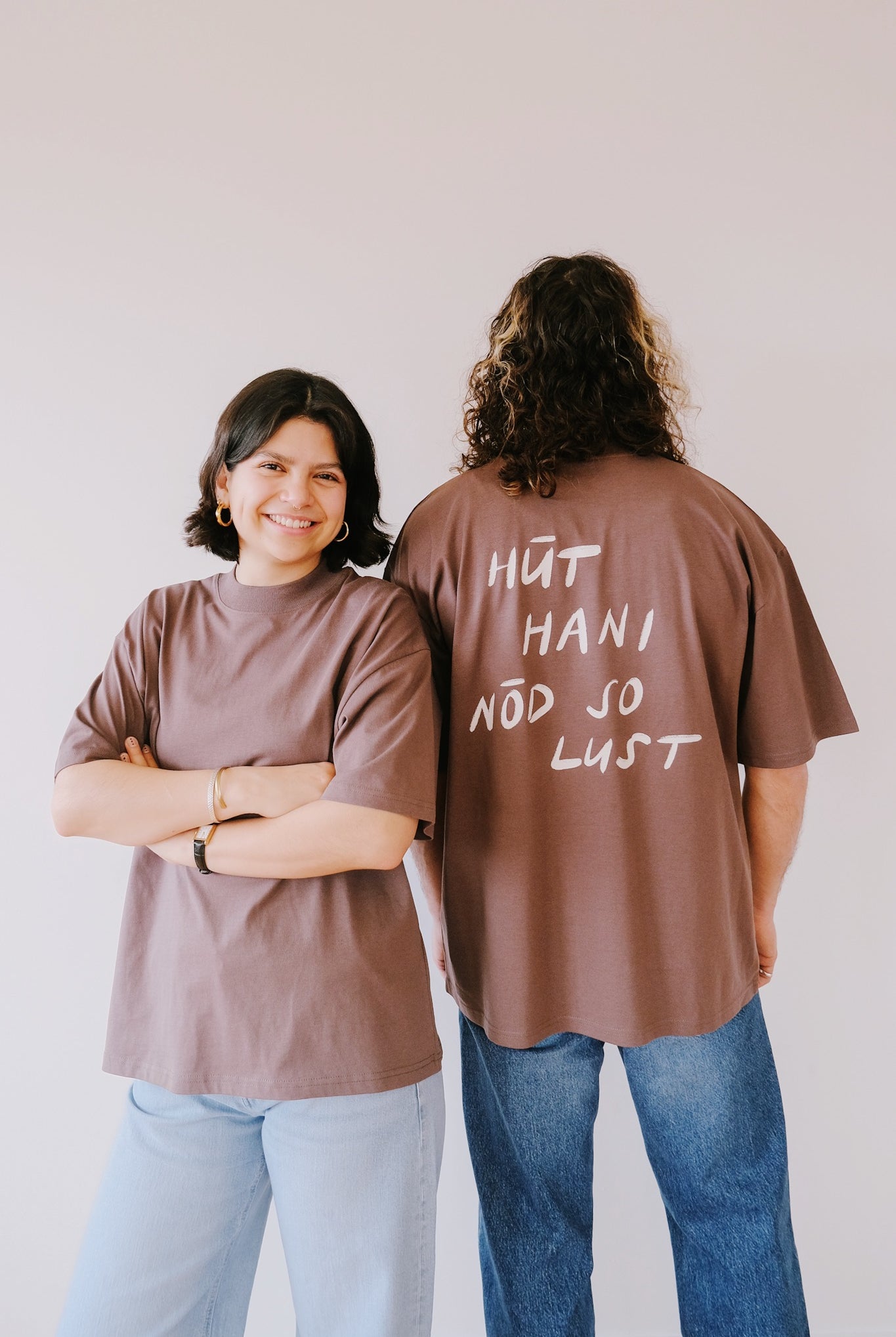 Unisex Oversized T-Shirt - HÜT HANI NÖD SO LUST - Mocha / Milkfoam - collab zürich