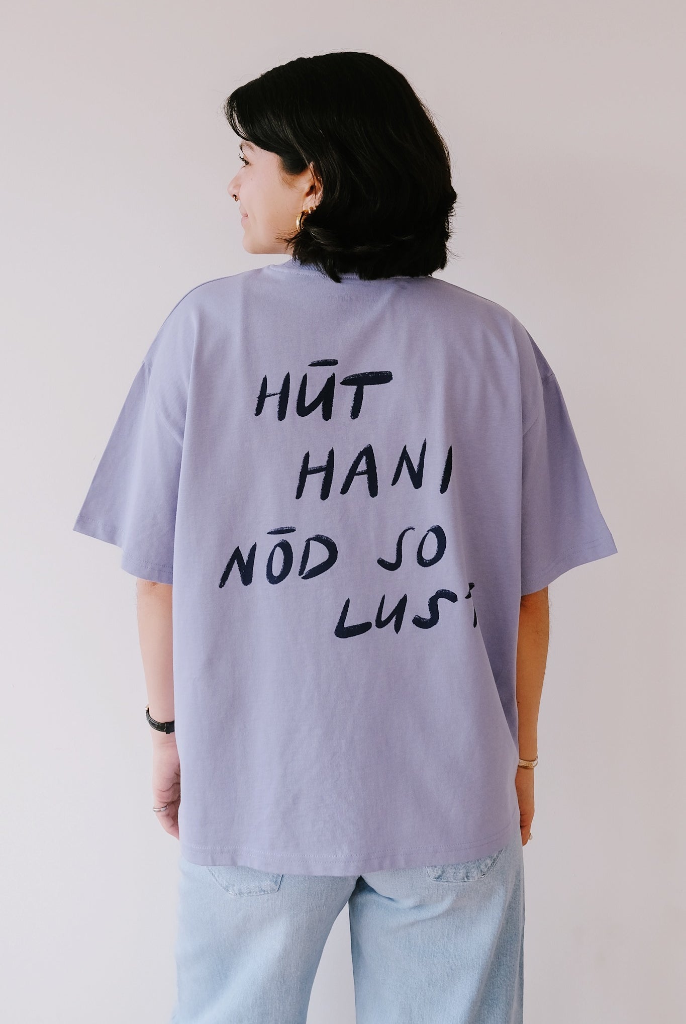 Unisex Oversized T-Shirt - HÜT HANI NÖD SO LUST - Violet / Navy - collab zürich