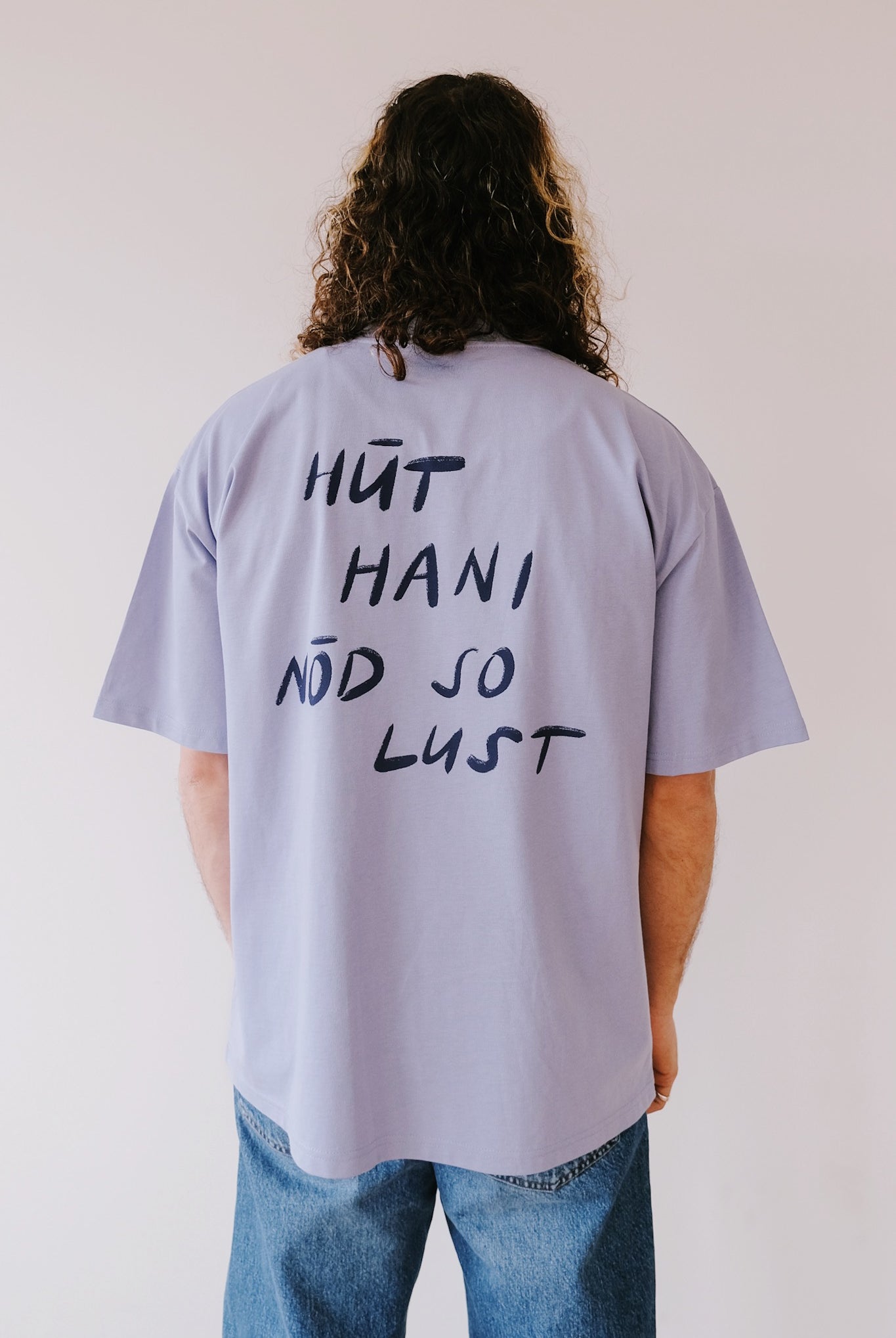 Unisex Oversized T-Shirt - HÜT HANI NÖD SO LUST - Violet / Navy - collab zürich
