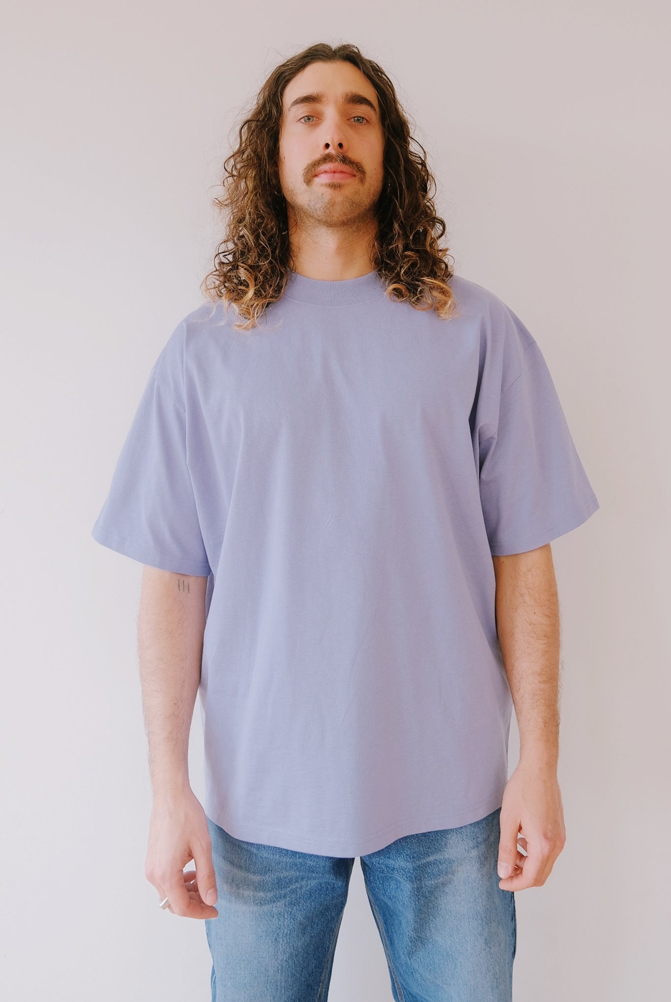 Unisex Oversized T-Shirt - HÜT HANI NÖD SO LUST - Violet / Navy - collab zürich