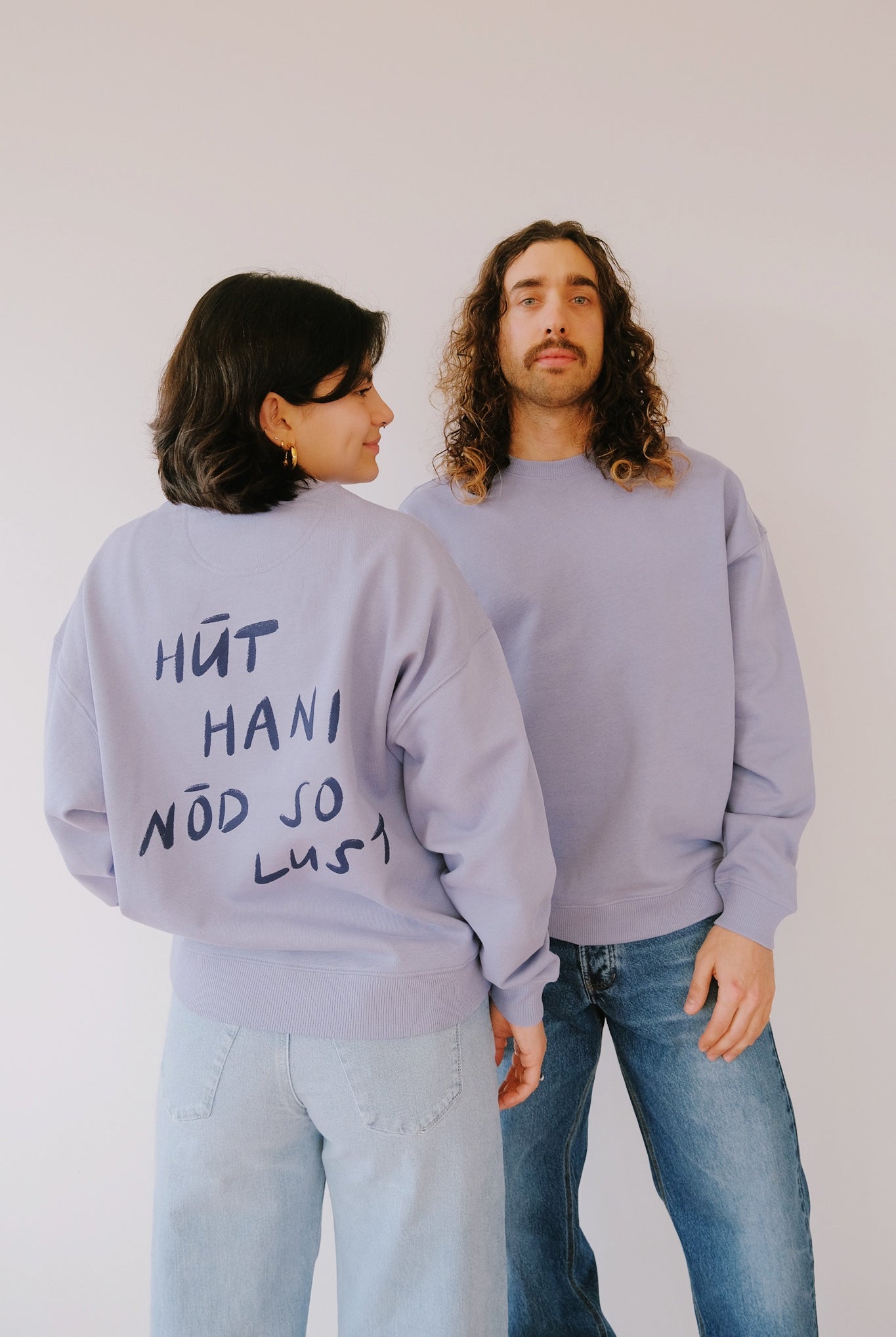 Unisex Sweatshirt - HÜT HANI NÖD SO LUST - Violet / Navy - collab zürich