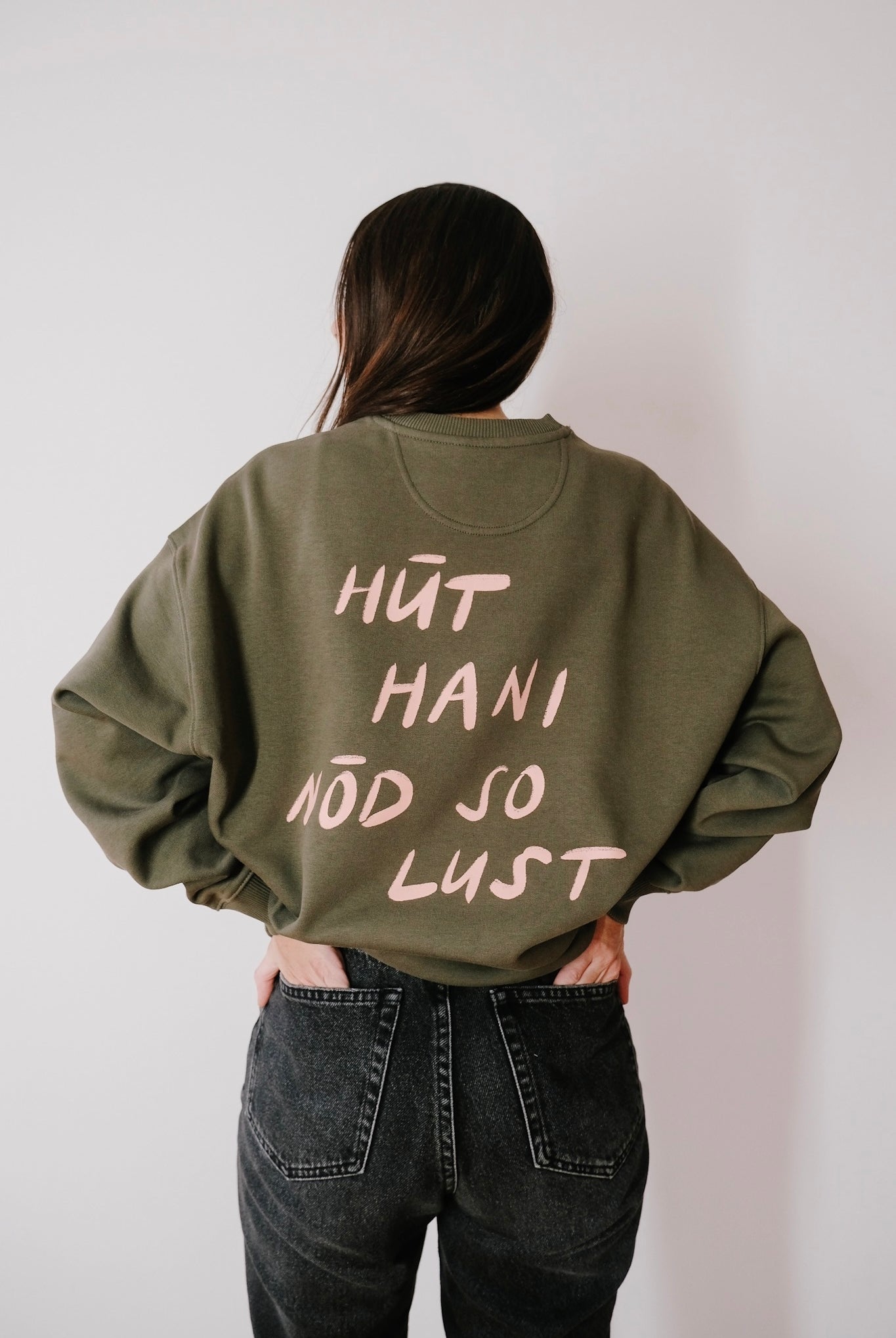 Unisex Sweatshirt - HÜT HANI NÖD SO LUST - Khaki / Rose - collab zürich