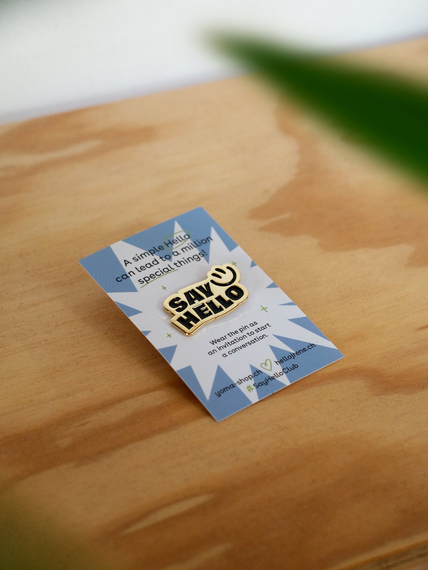 Pin - SAY HELLO - collab zürich