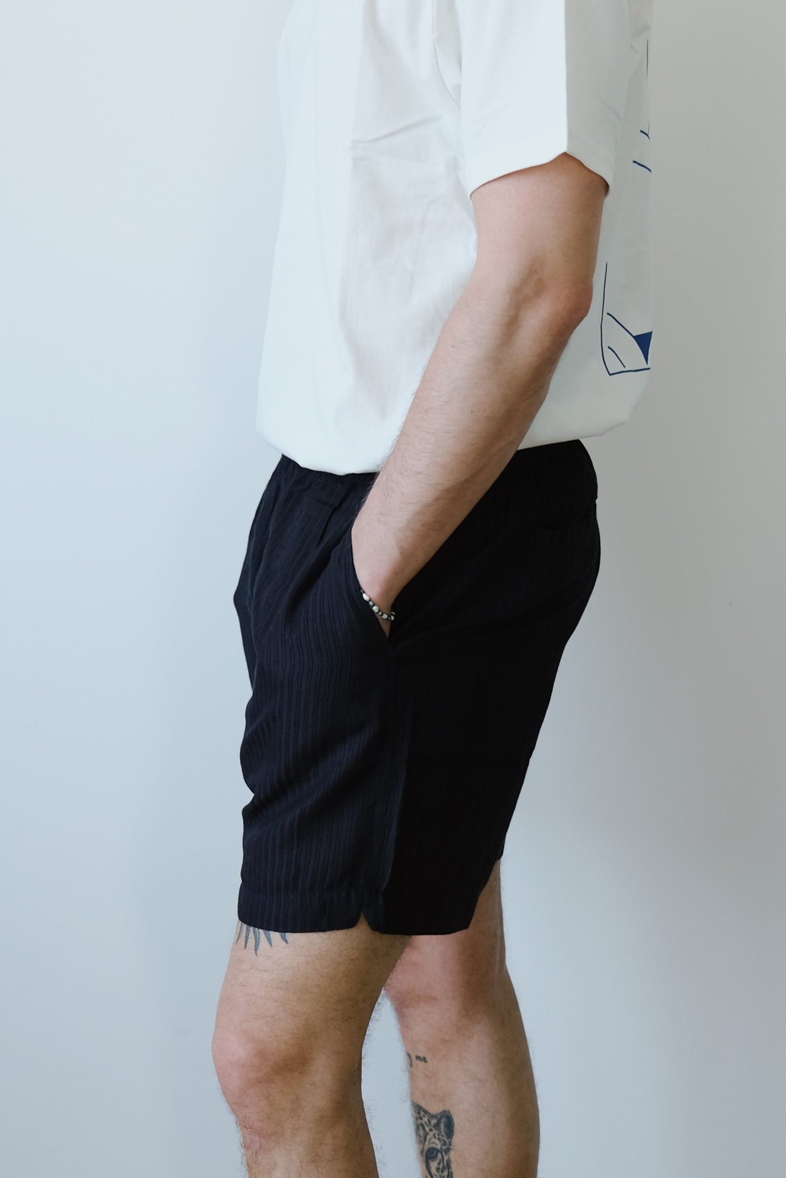 unisex shorts - rishi - banana black - collab zürich