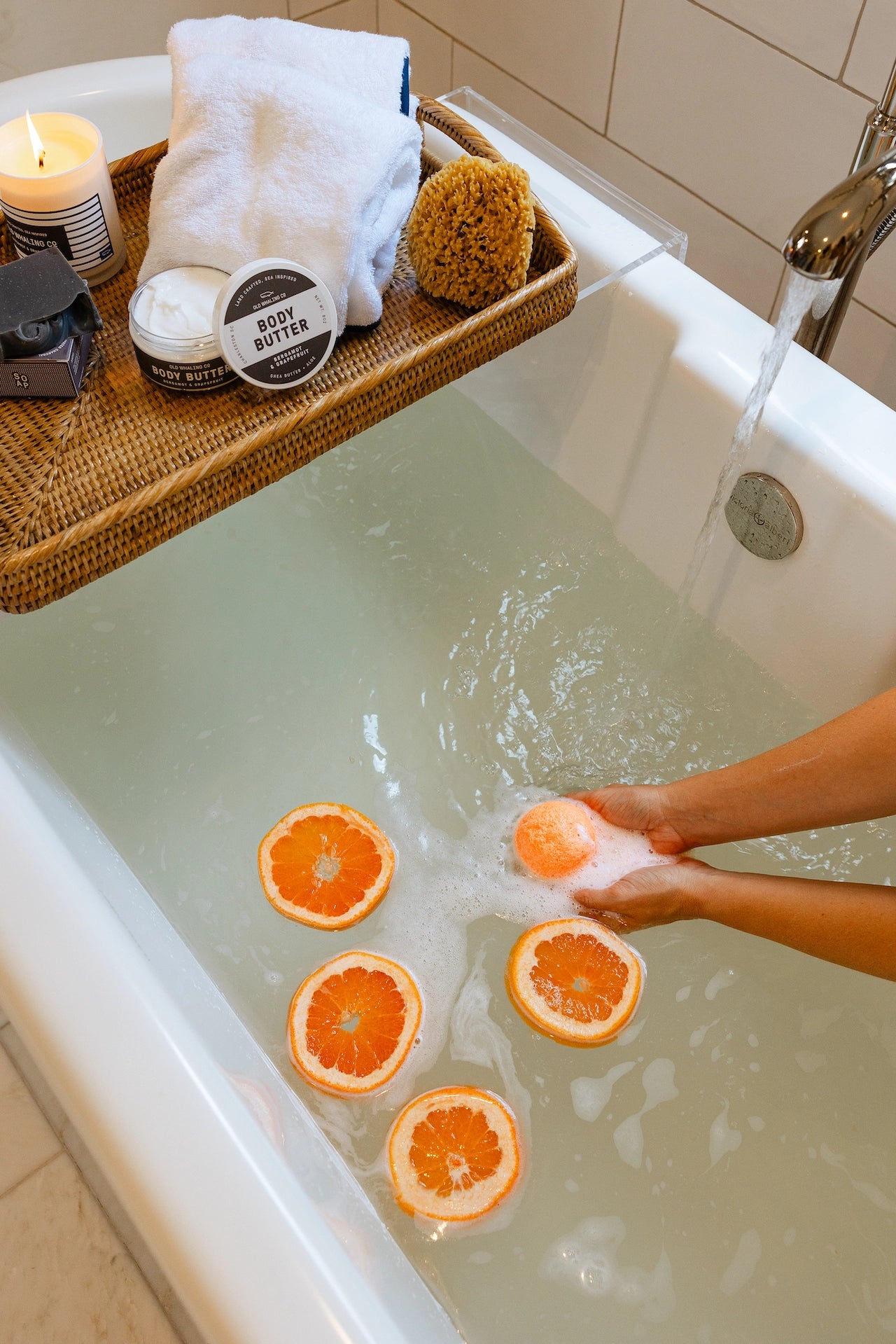 bath bomb - bergamot & grapefruit - collab zürich