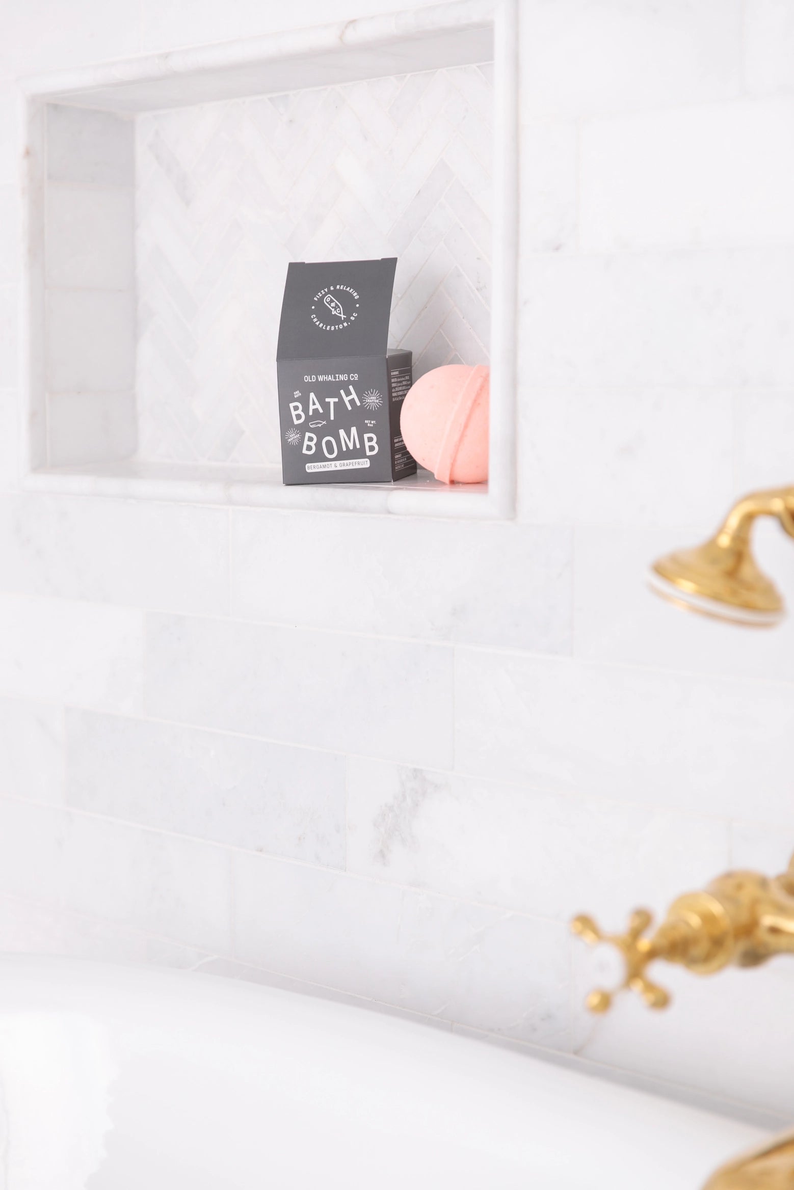 bath bomb - bergamot & grapefruit - collab zürich