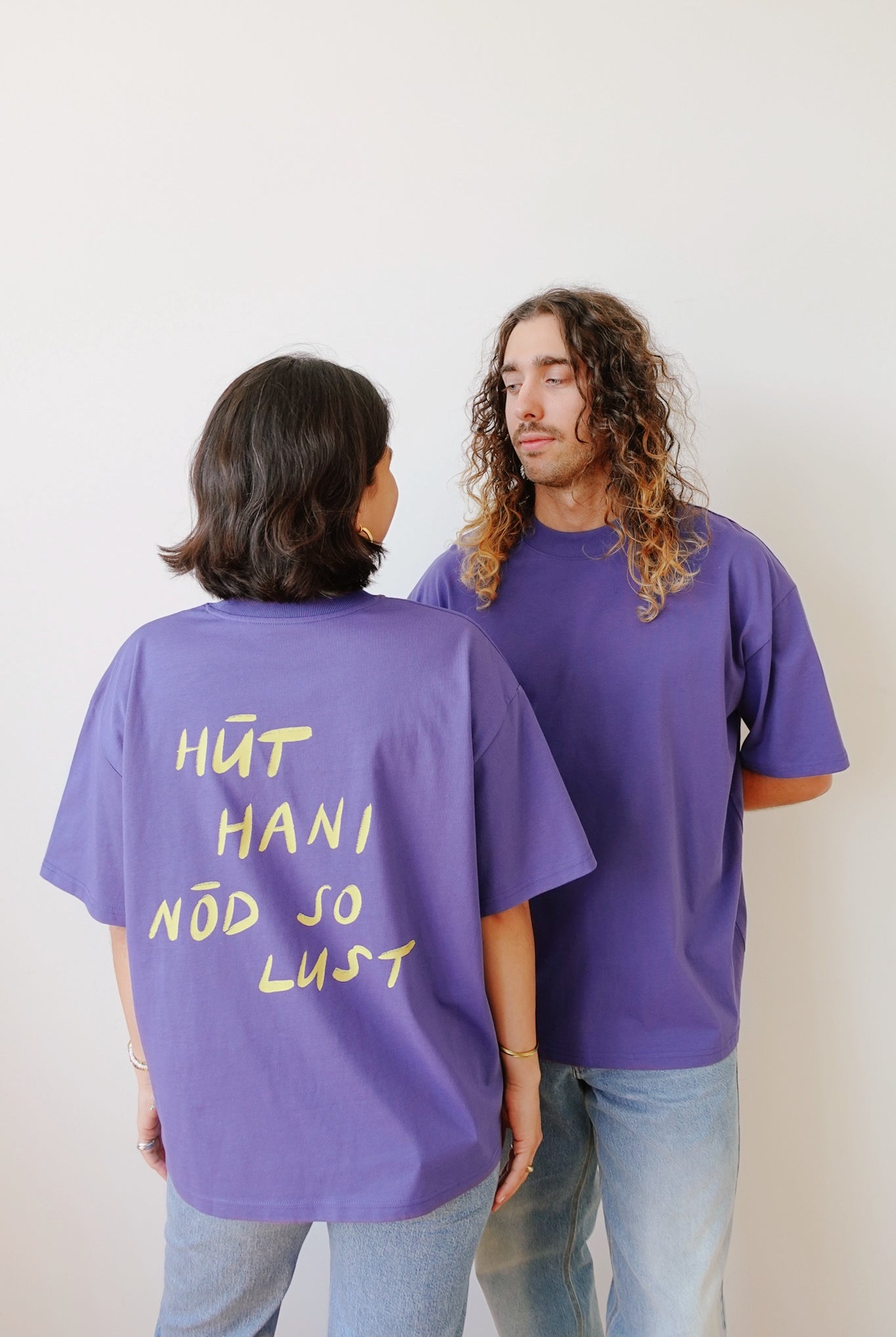 Unisex Oversized T-Shirt - HÜT HANI NÖD SO LUST - Dusk / Yellow - collab zürich