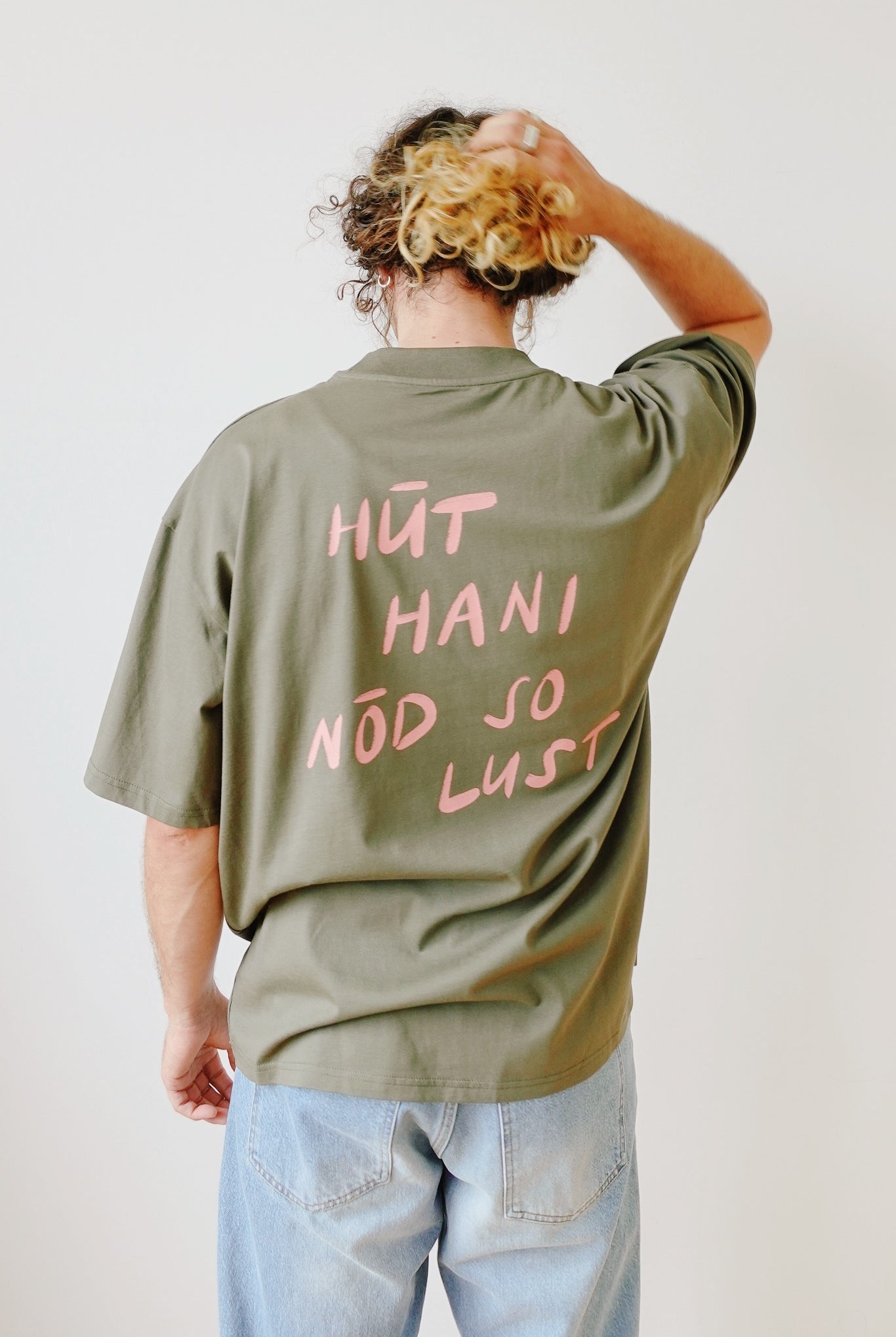 Unisex Oversized T-Shirt - HÜT HANI NÖD SO LUST - Khaki / Rose - collab zürich