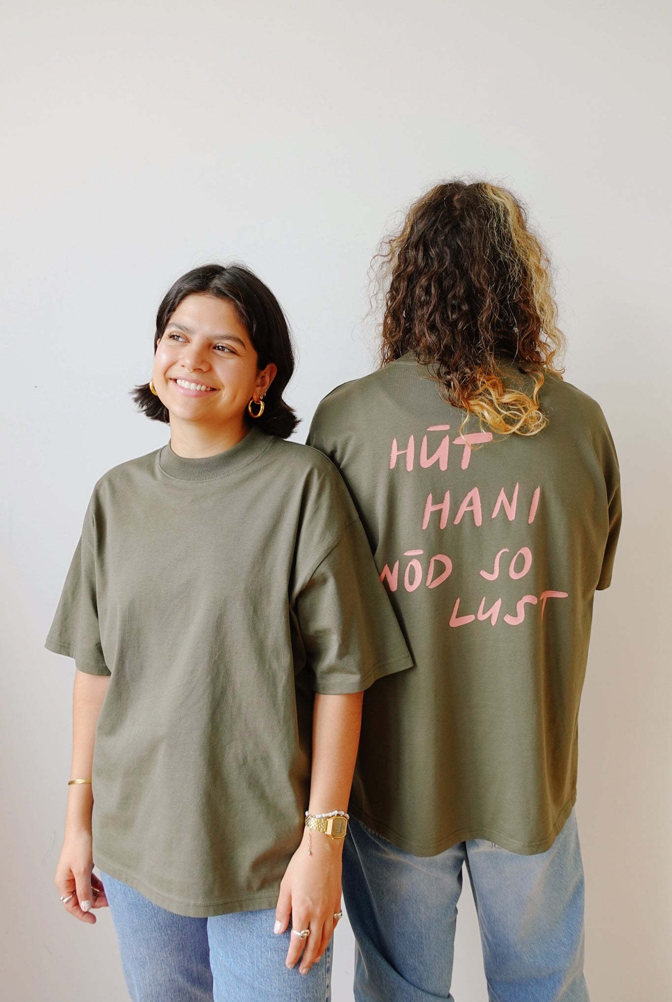 Unisex Oversized T-Shirt - HÜT HANI NÖD SO LUST - Khaki / Rose - collab zürich