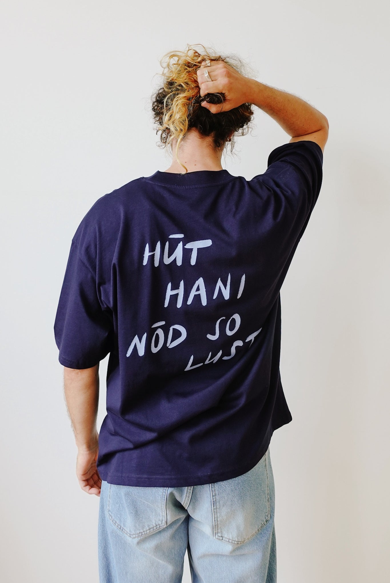 Unisex Oversized T-Shirt - HÜT HANI NÖD SO LUST - Navy / Ice - collab zürich