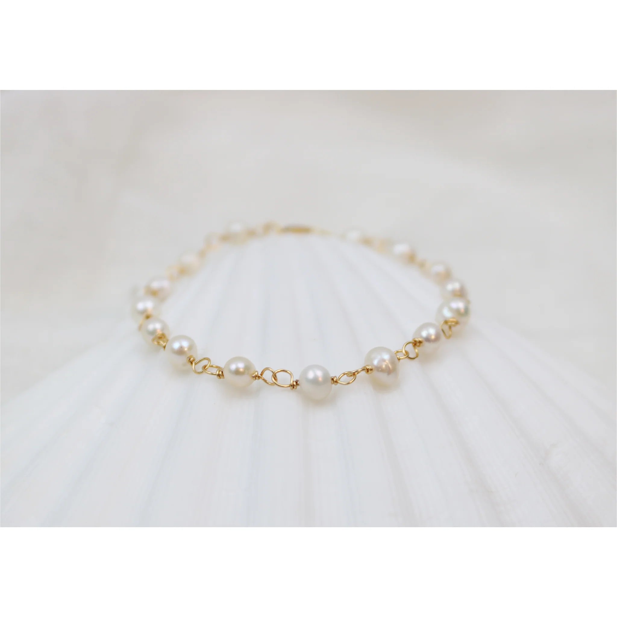 pearl bracelet - daria - collab zürich