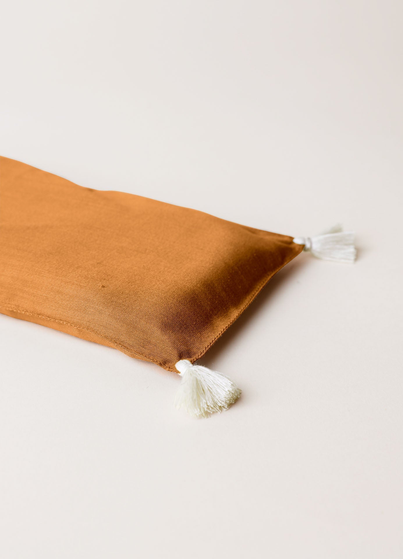 Eye Pillow - RAHA Tassels - Cognac - collab zürich