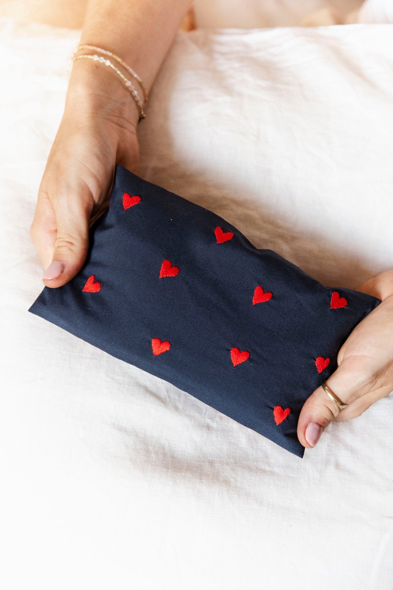 Eye Pillow - RAHA Hearts - Marine - collab zürich