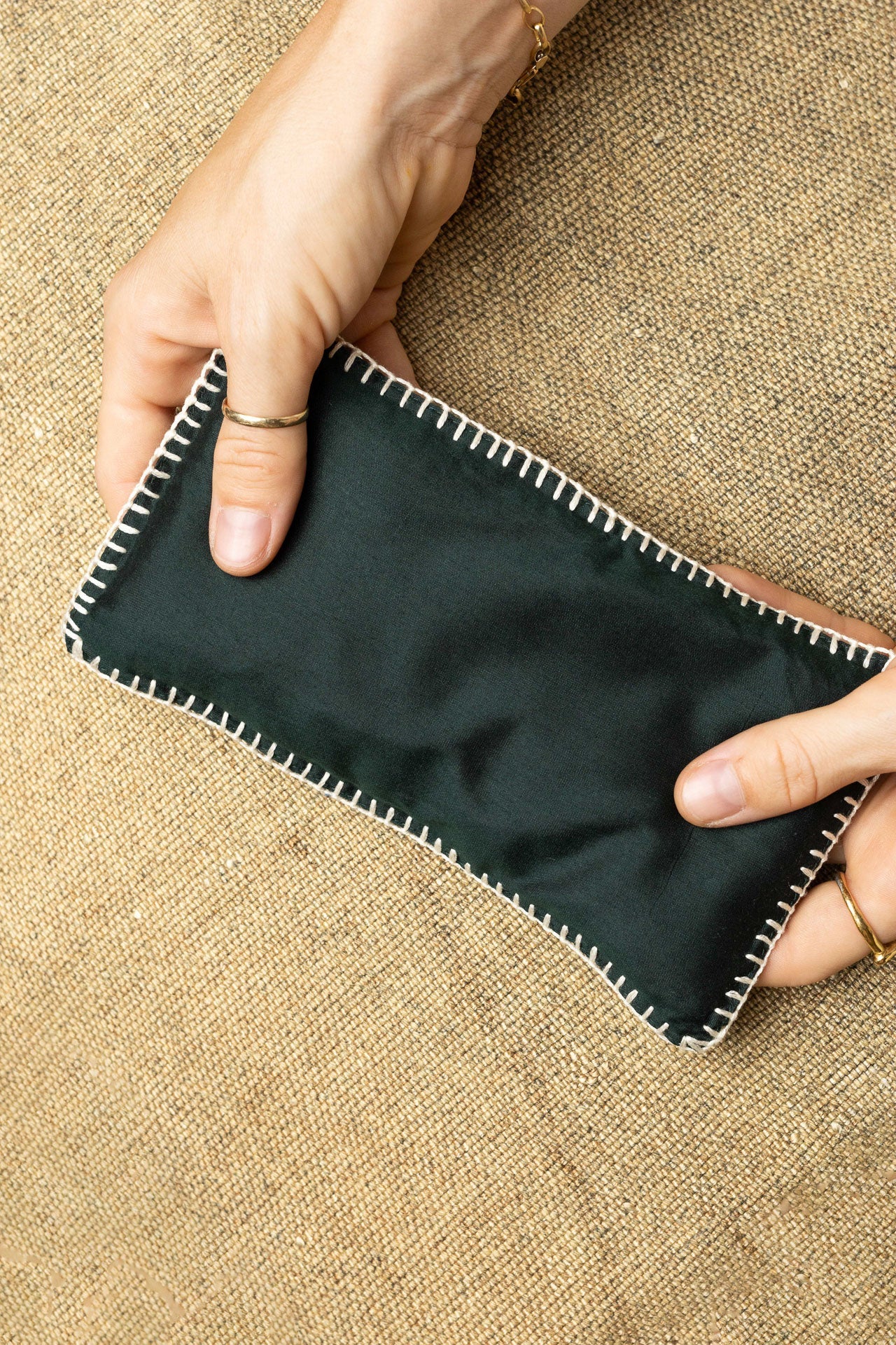 Eye Pillow - RAHA Hbik - Emerald - collab zürich