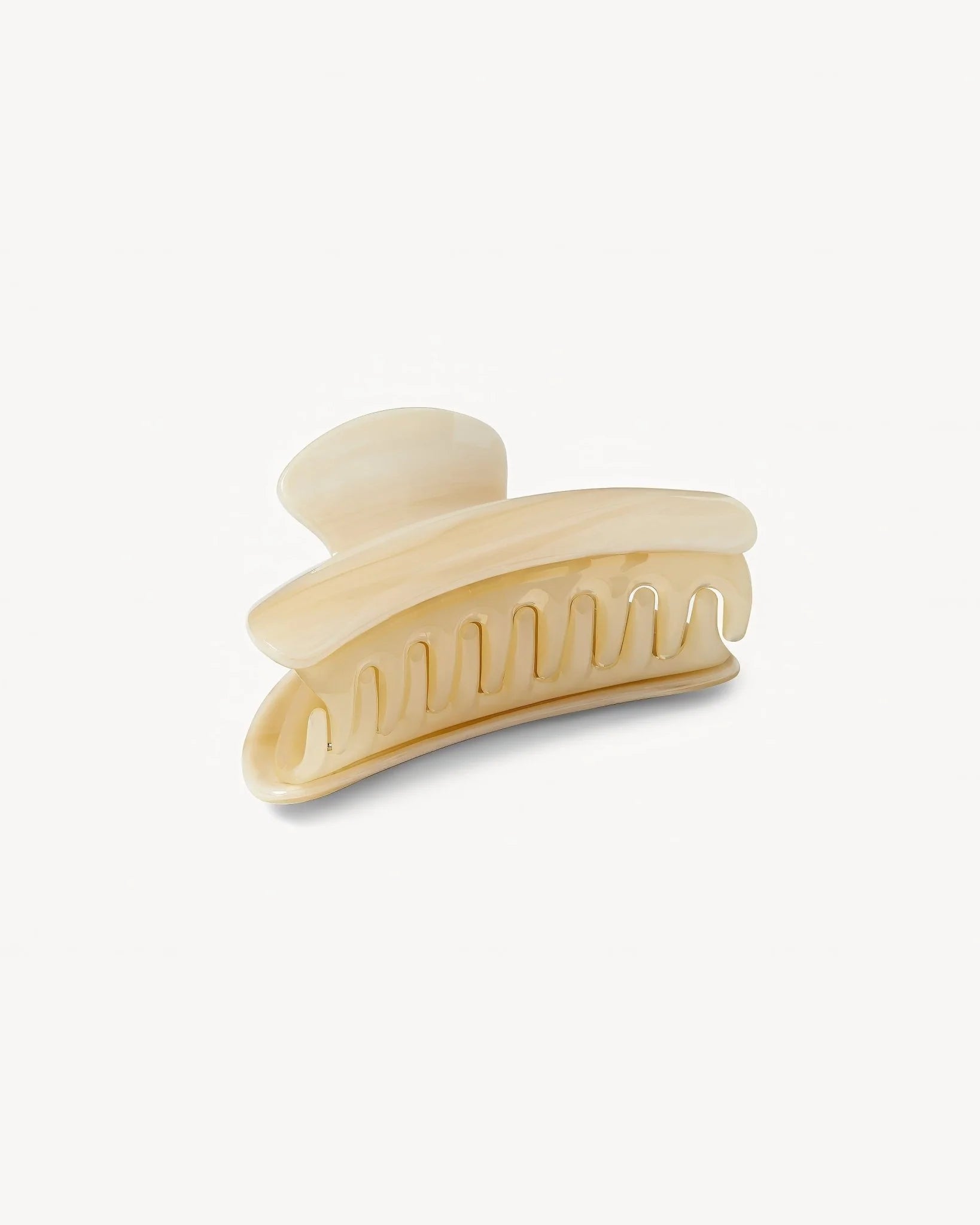 grande heirloom claw - alabaster - collab zürich