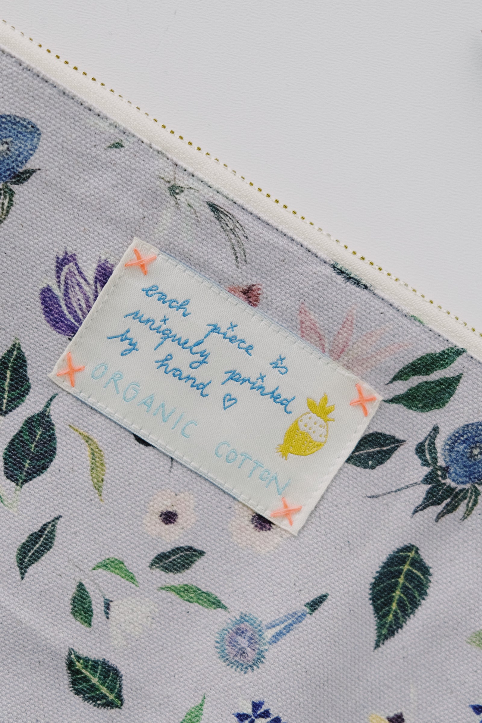 small pouch - purple flowers - collab zürich