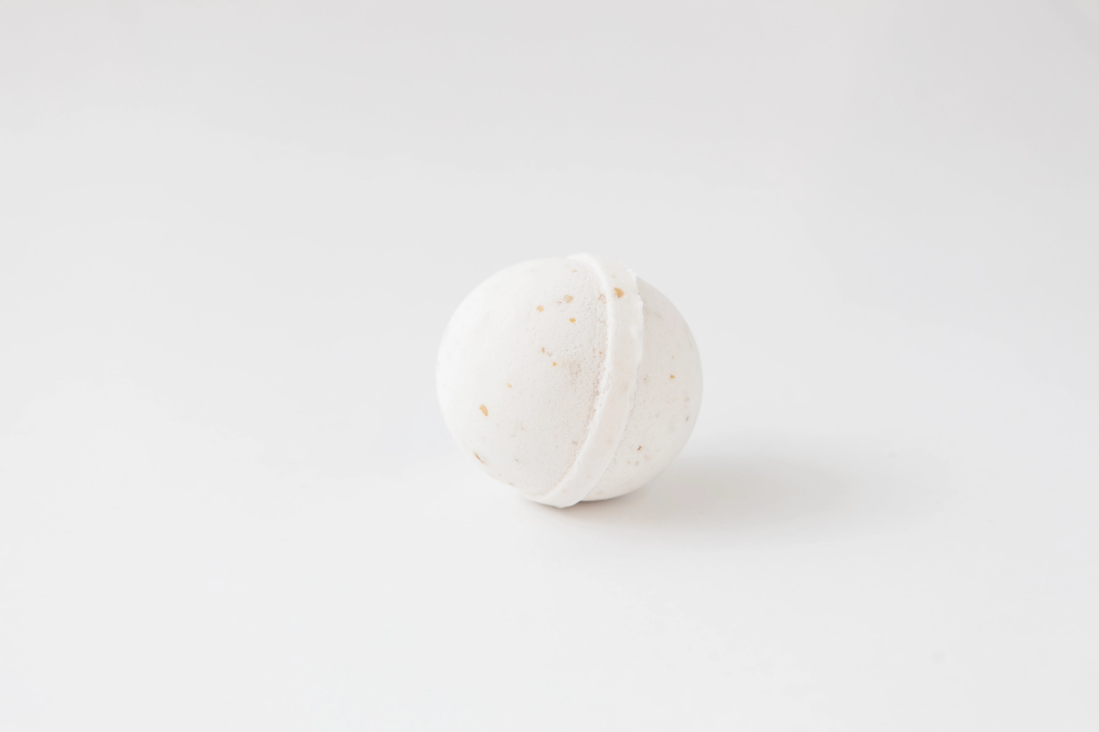 bath bomb - oatmeal milk & honey - collab zürich