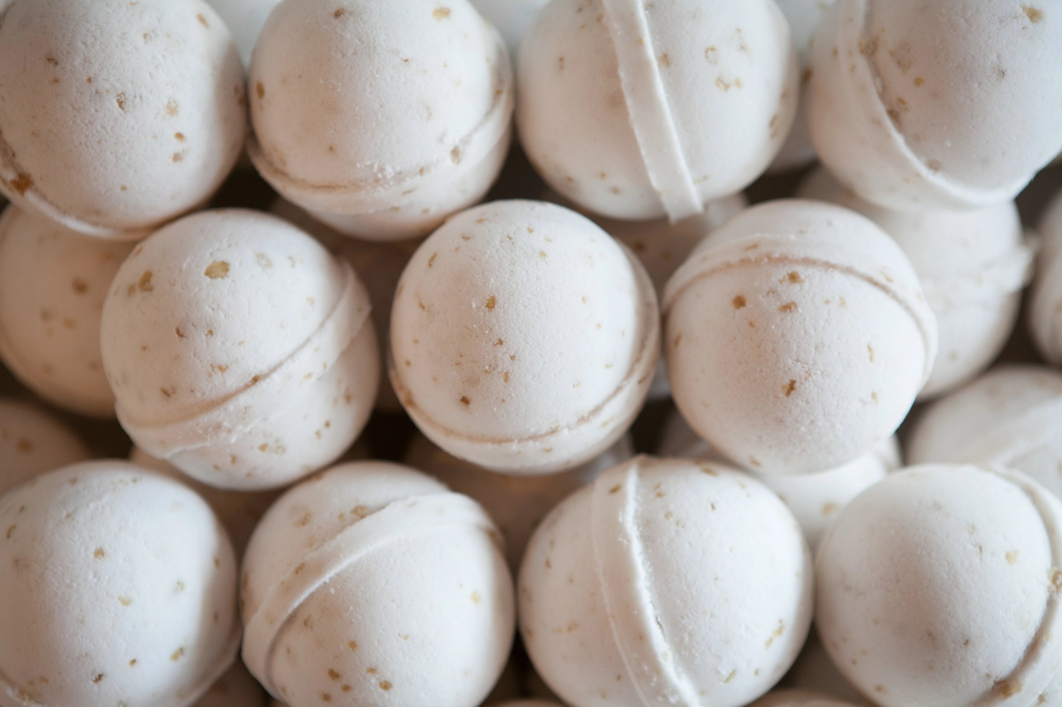 bath bomb - oatmeal milk & honey - collab zürich