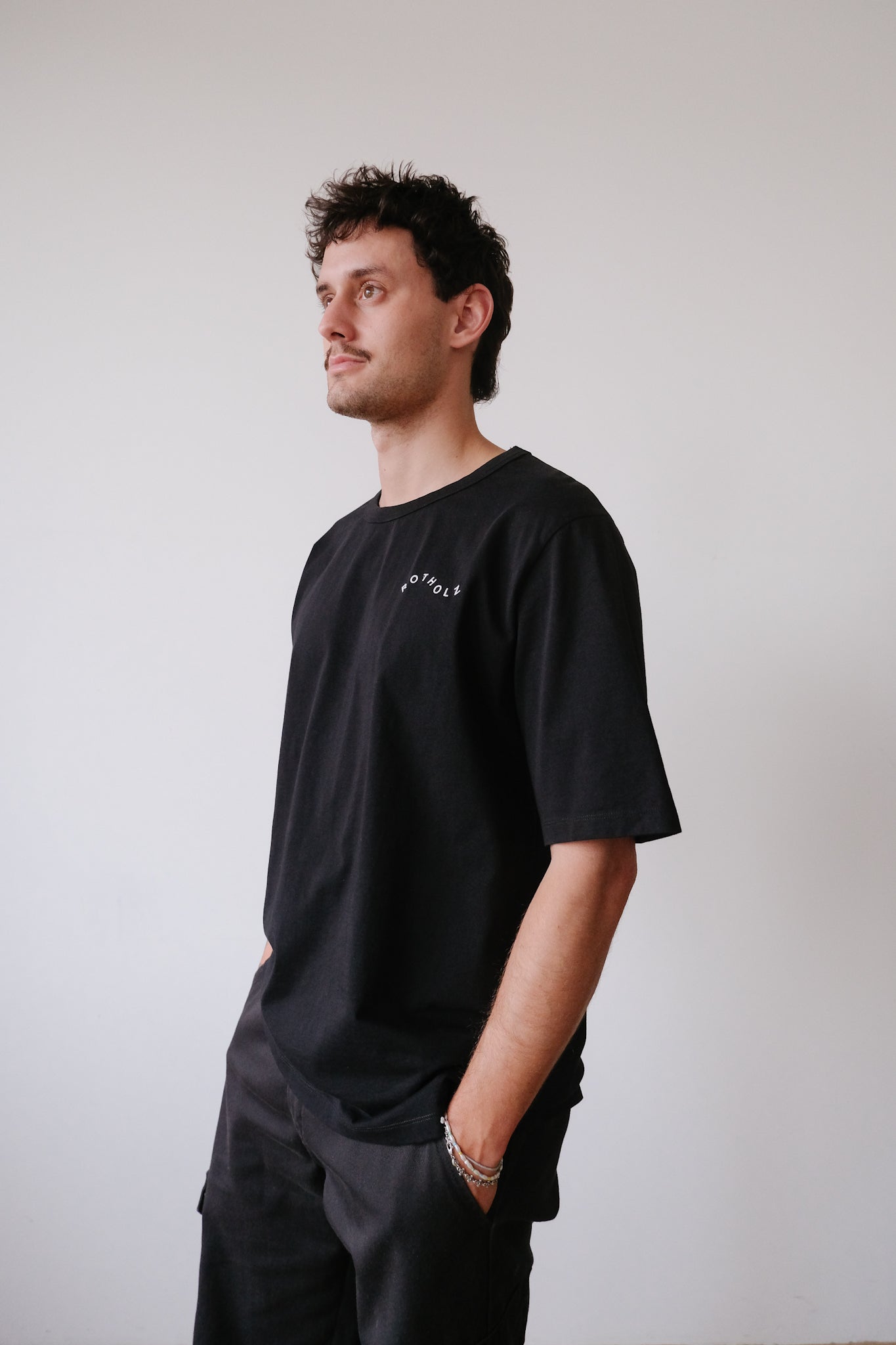 unisex t-shirt - wavy logo - black - collab zürich
