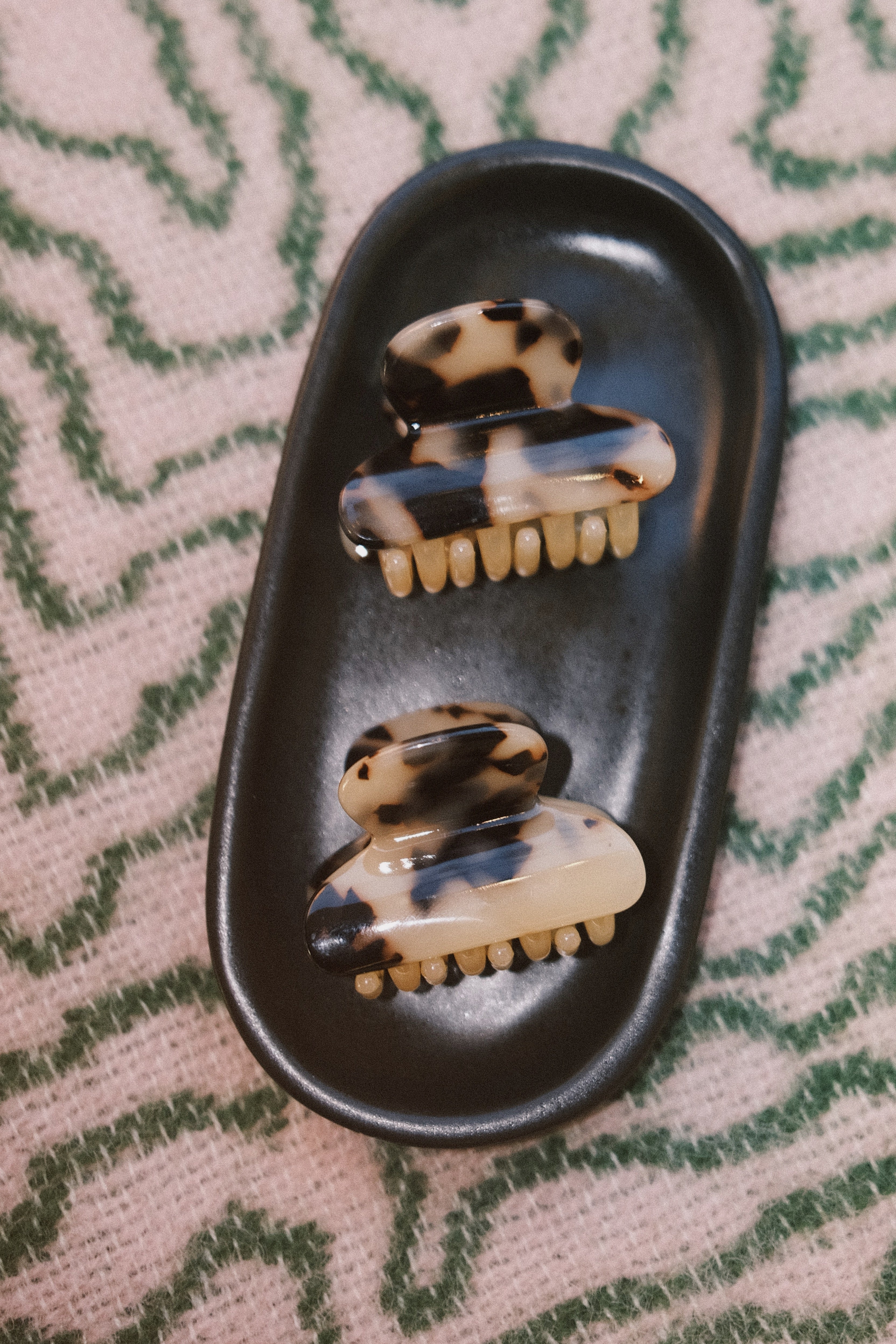 extra mini claw - blonde tortoise - collab zürich