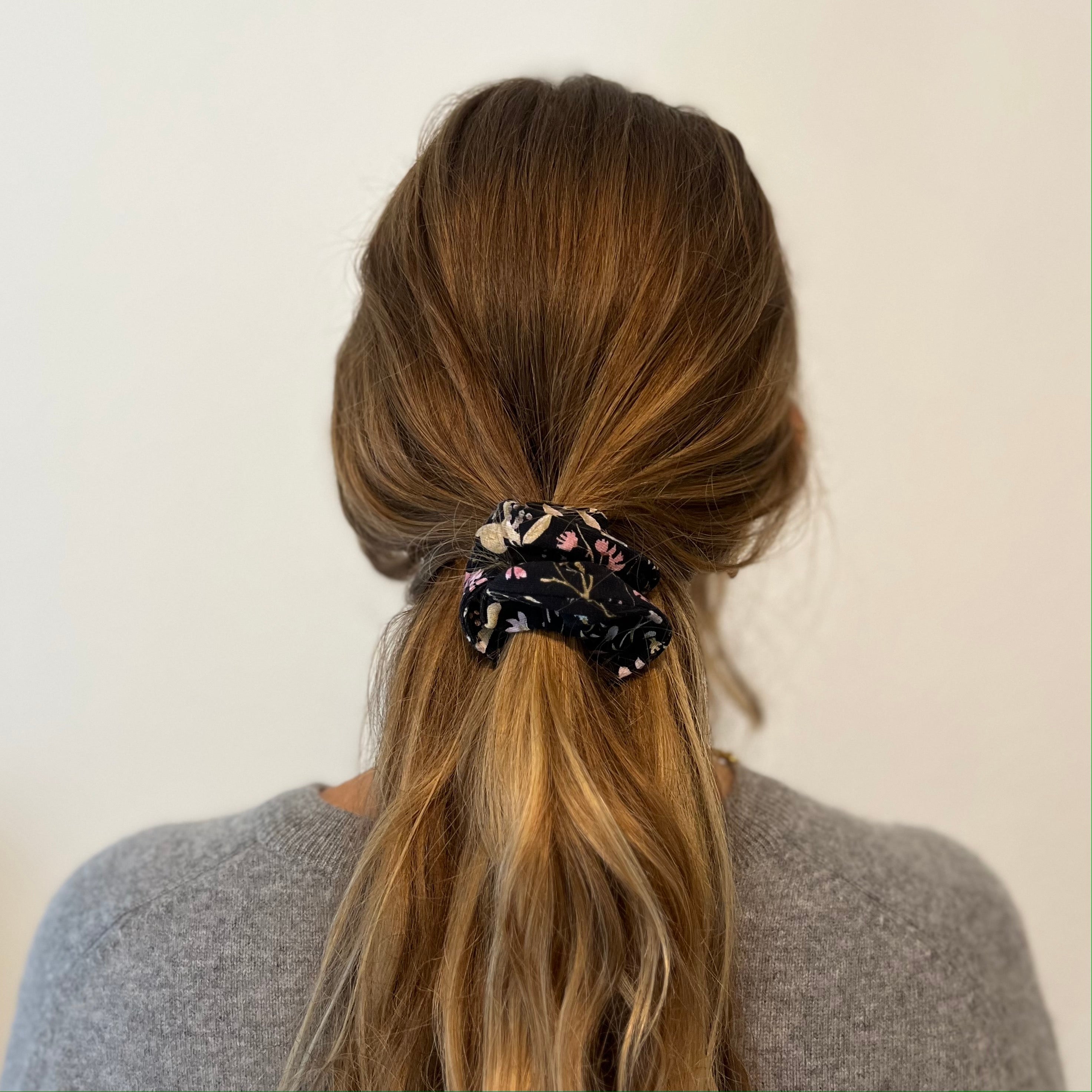scrunchie - 10am x collab - hana - collab zürich