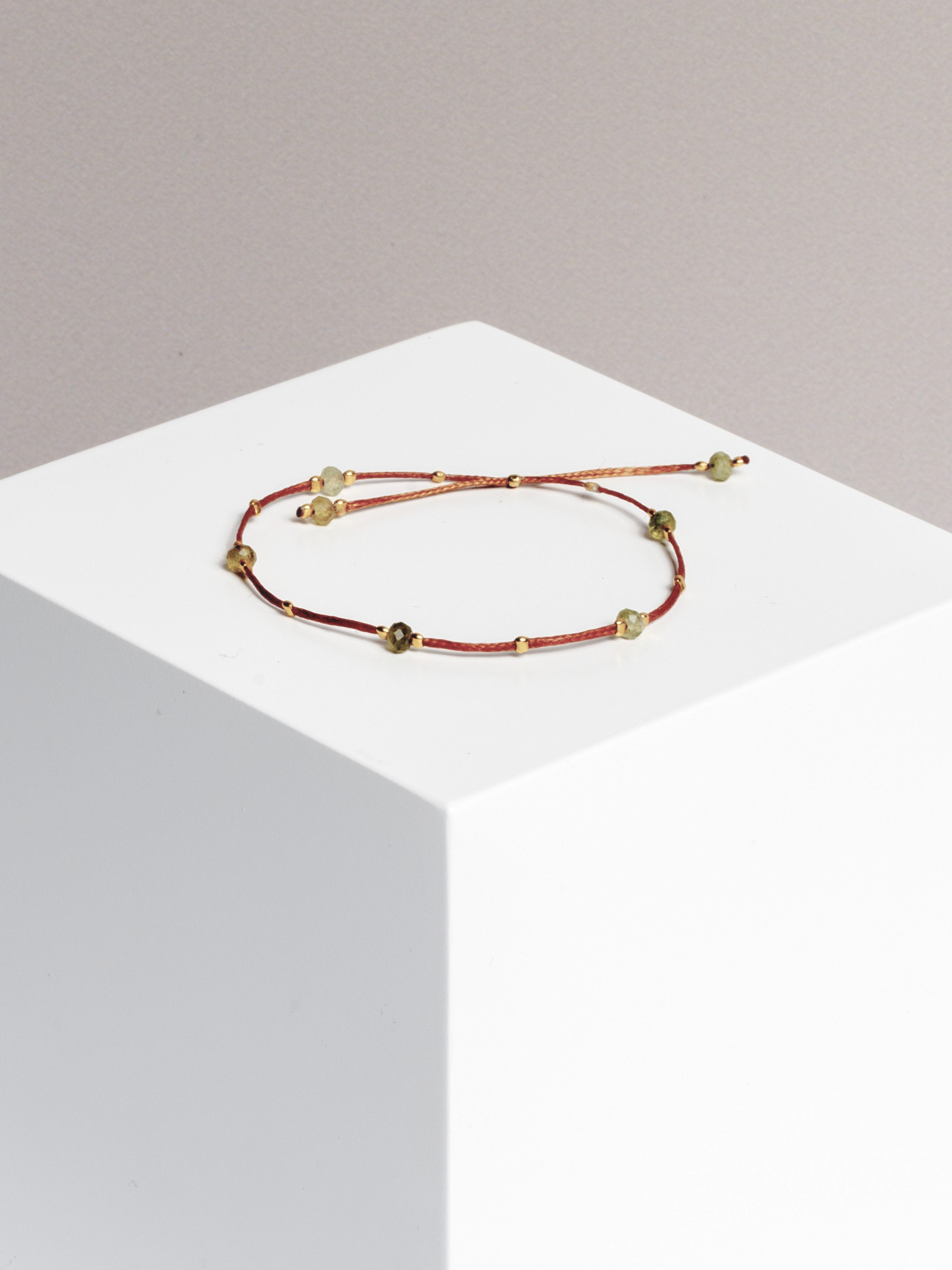 bracelet - CRYSTAL DOTS - green garnet - collab zürich
