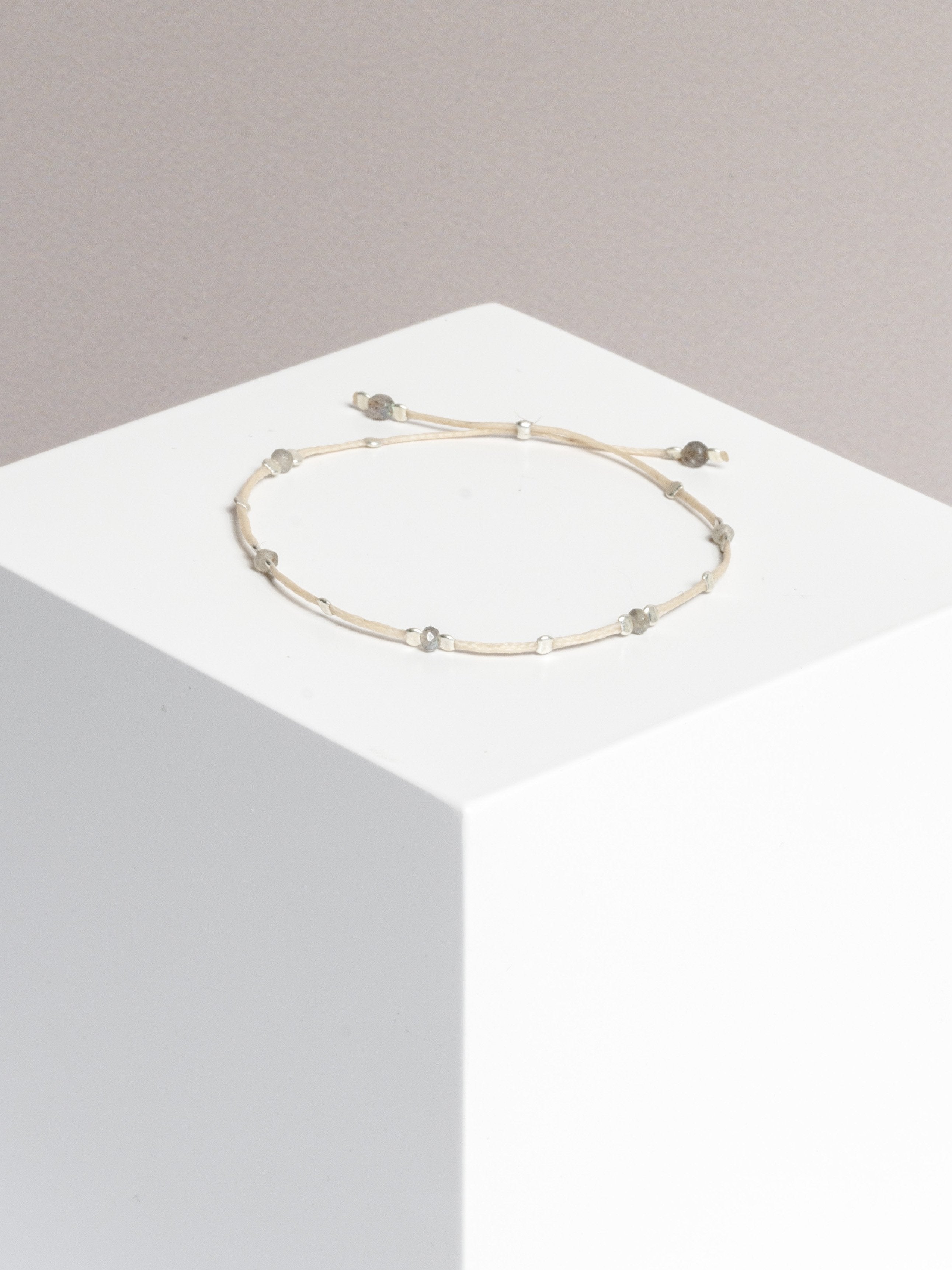bracelet - CRYSTAL DOTS - labradorite - collab zürich