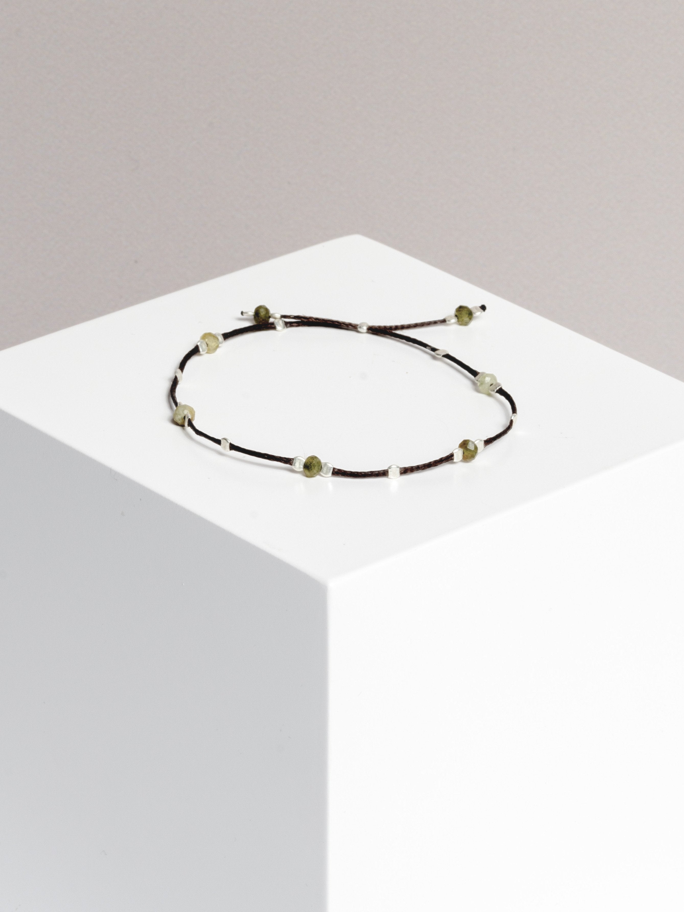 bracelet - CRYSTAL DOTS - green garnet - collab zürich