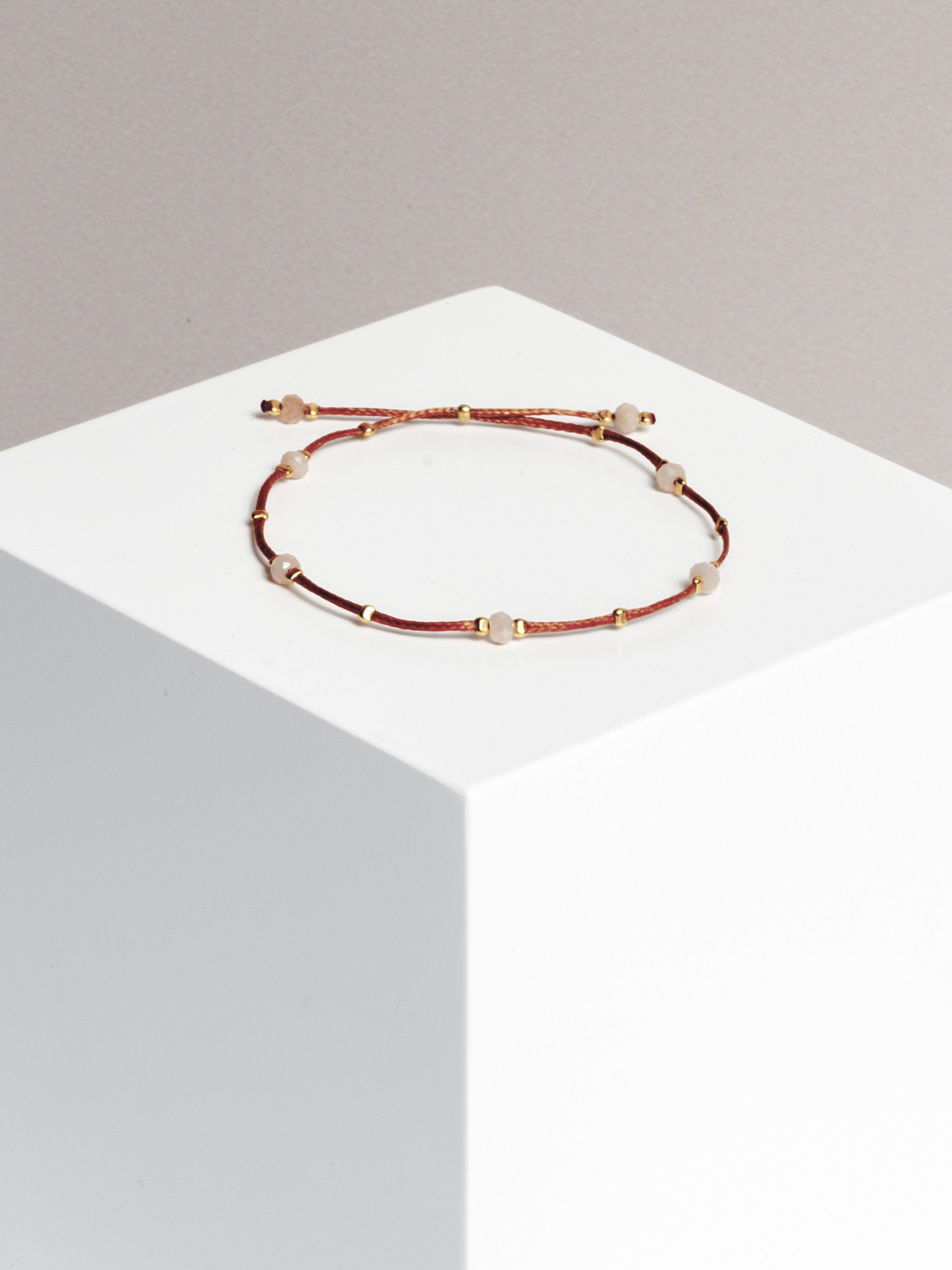 bracelet - CRYSTAL DOTS - peach moonstone - collab zürich