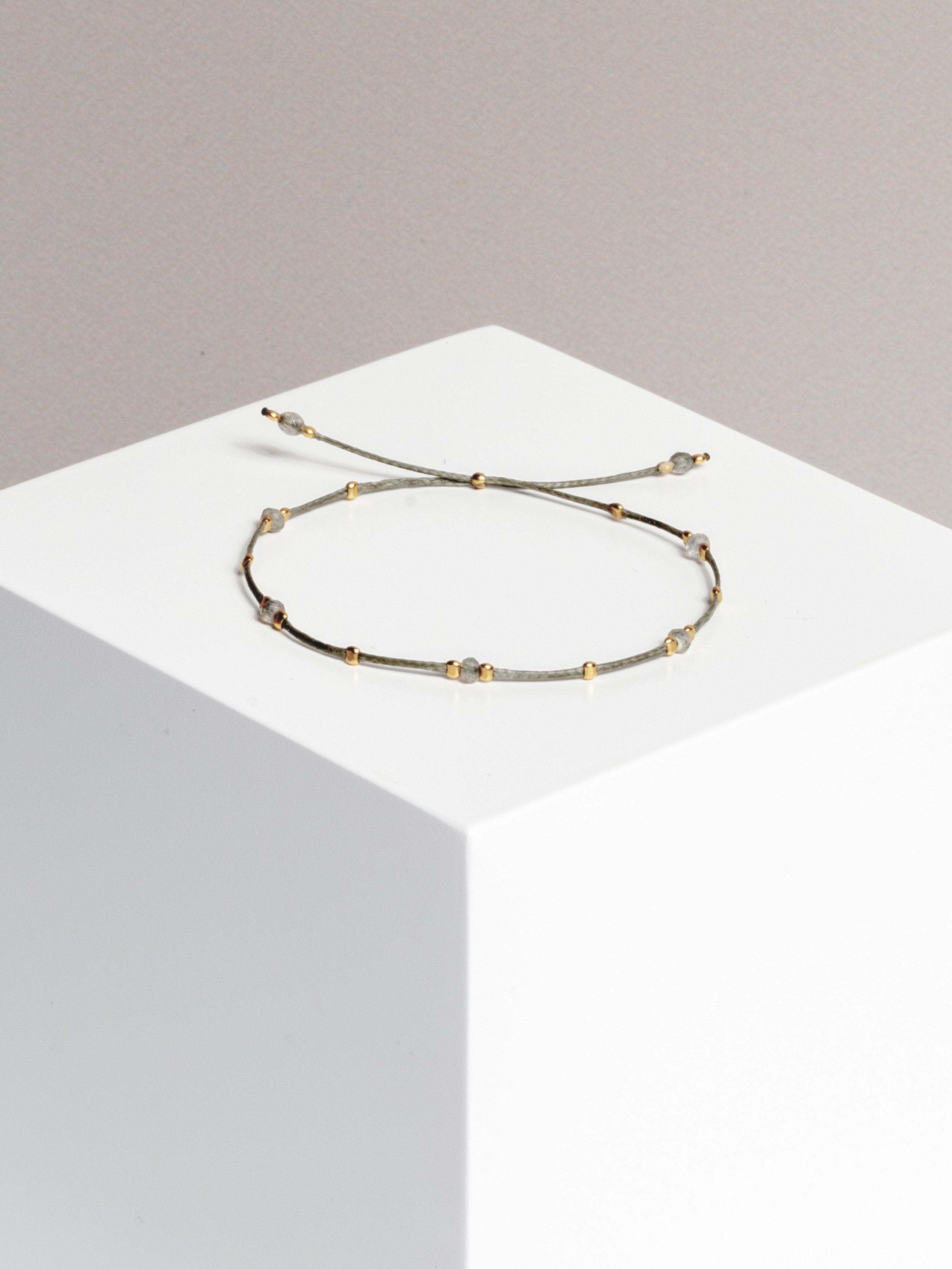 bracelet - CRYSTAL DOTS - labradorite - collab zürich