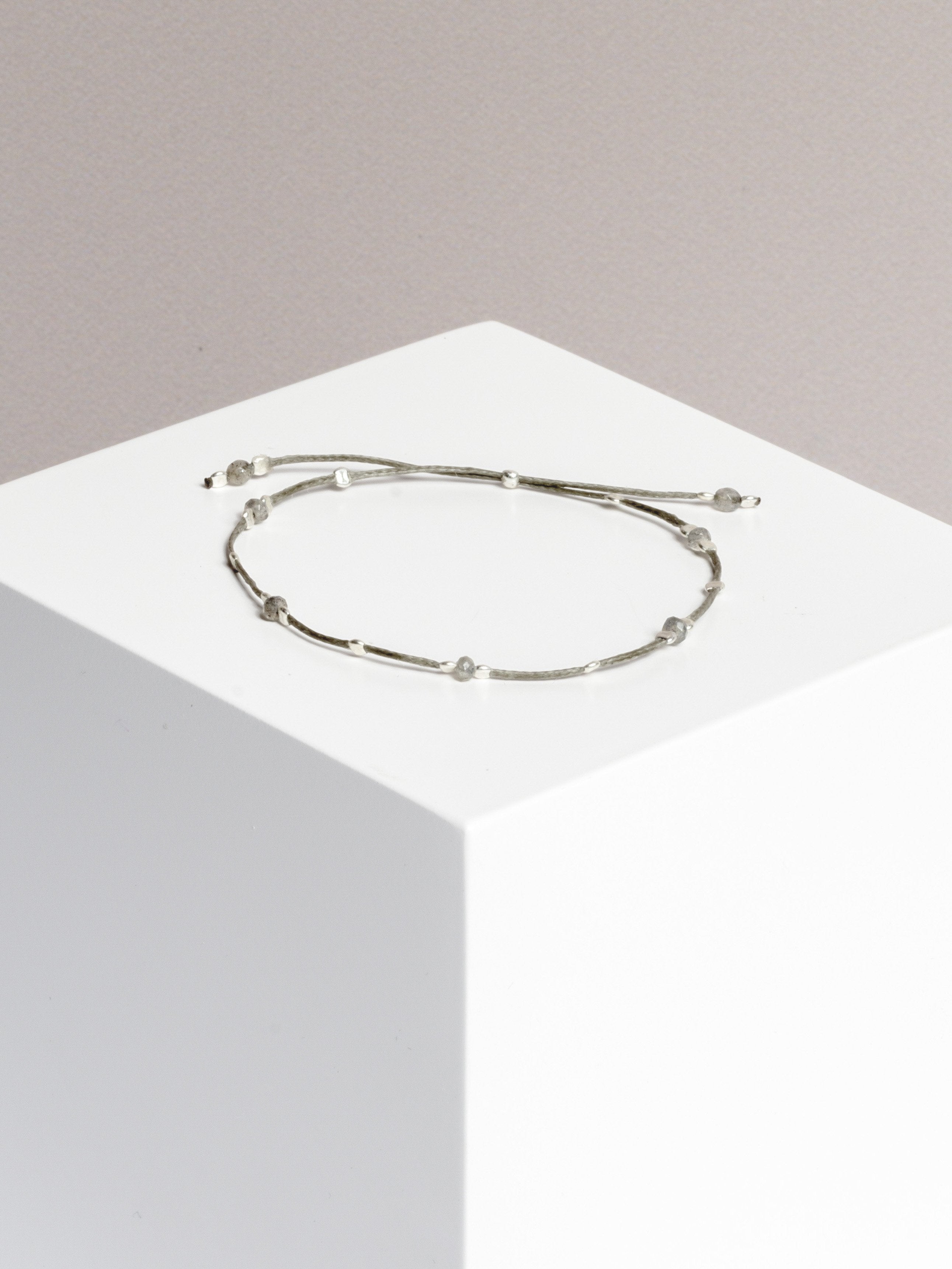 bracelet - CRYSTAL DOTS - labradorite - collab zürich