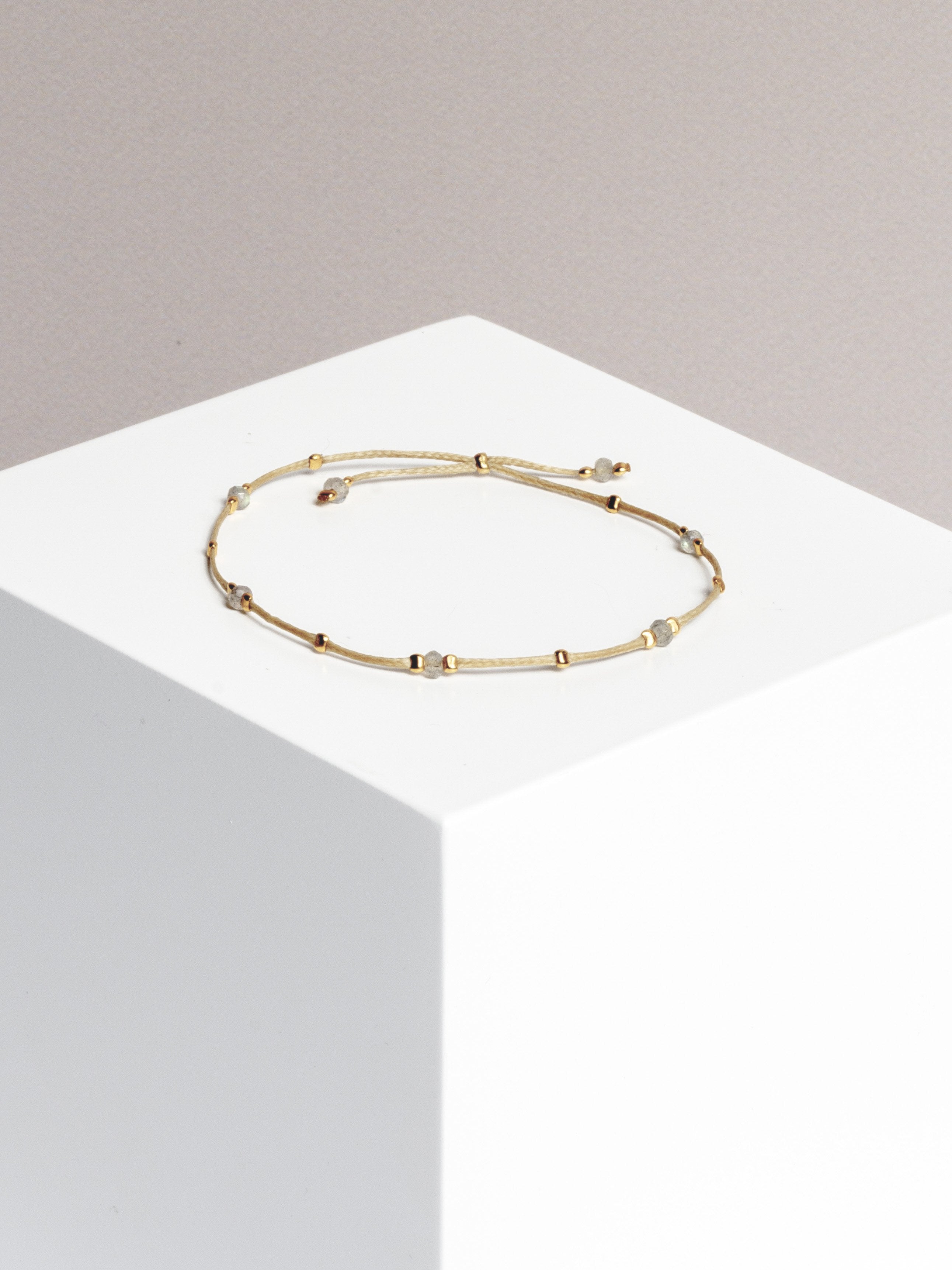 bracelet - CRYSTAL DOTS - labradorite - collab zürich