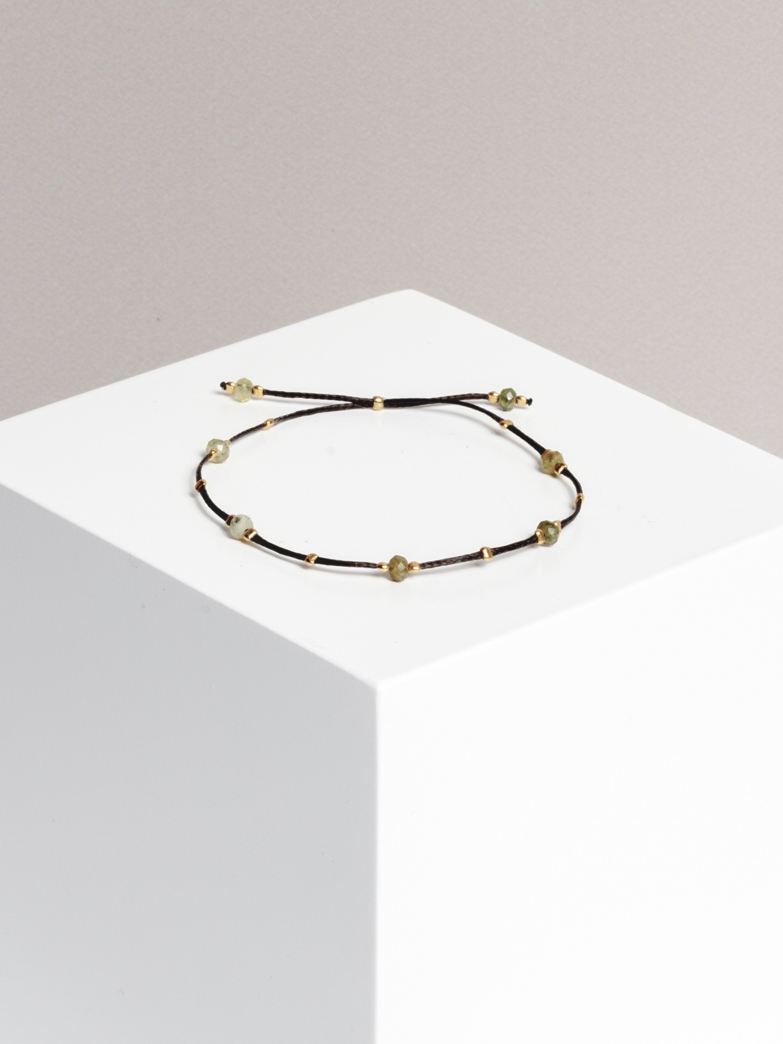 bracelet - CRYSTAL DOTS - green garnet - collab zürich