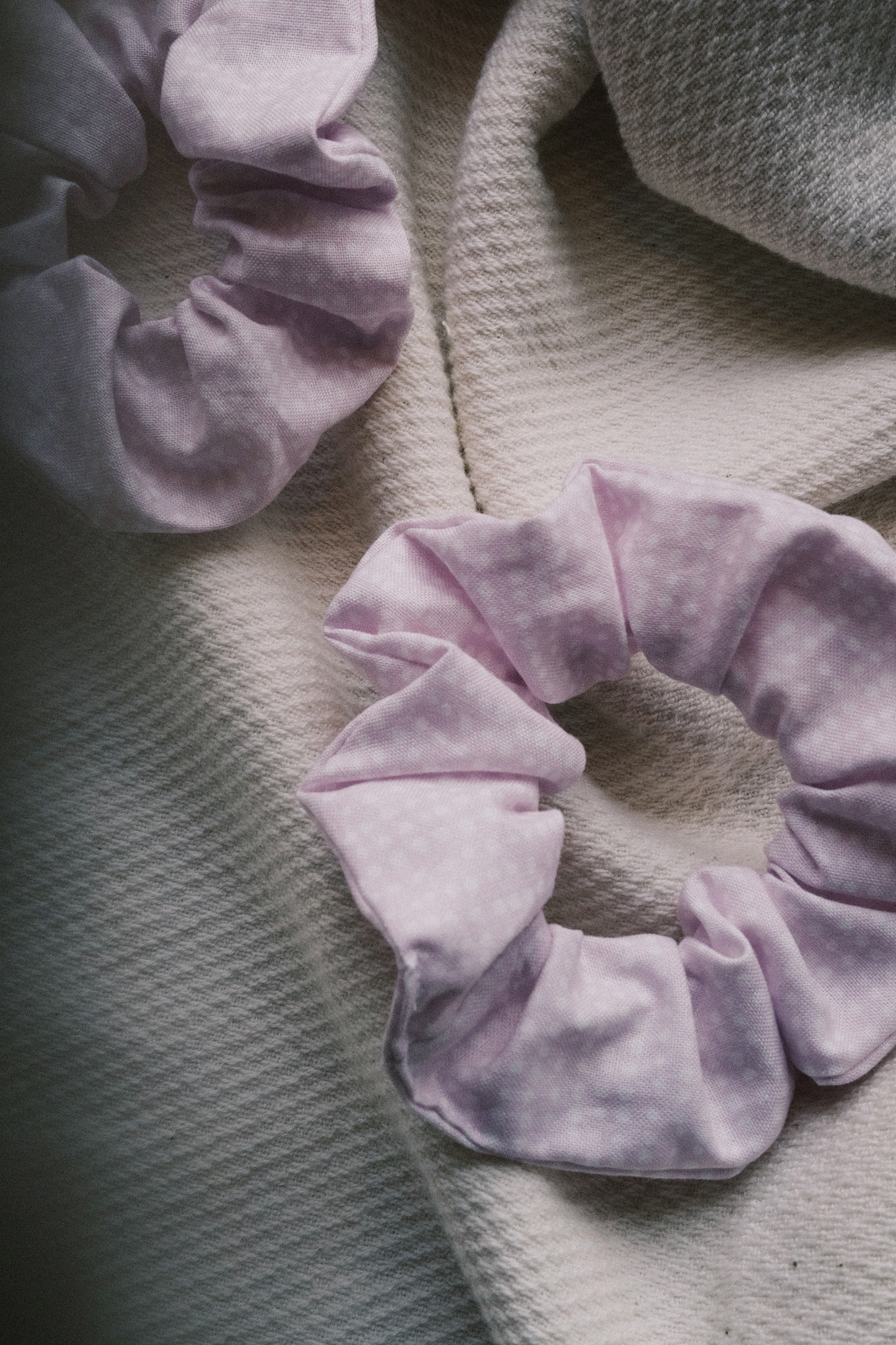 scrunchie - collab atelier edition - collab zürich