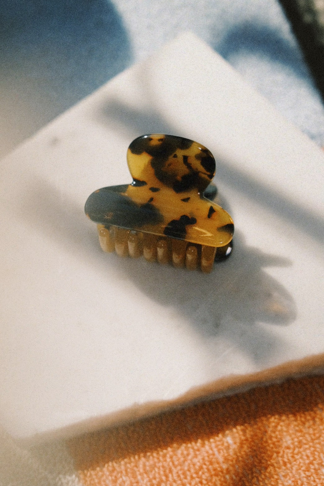 extra mini claw - classic tortoise - collab zürich