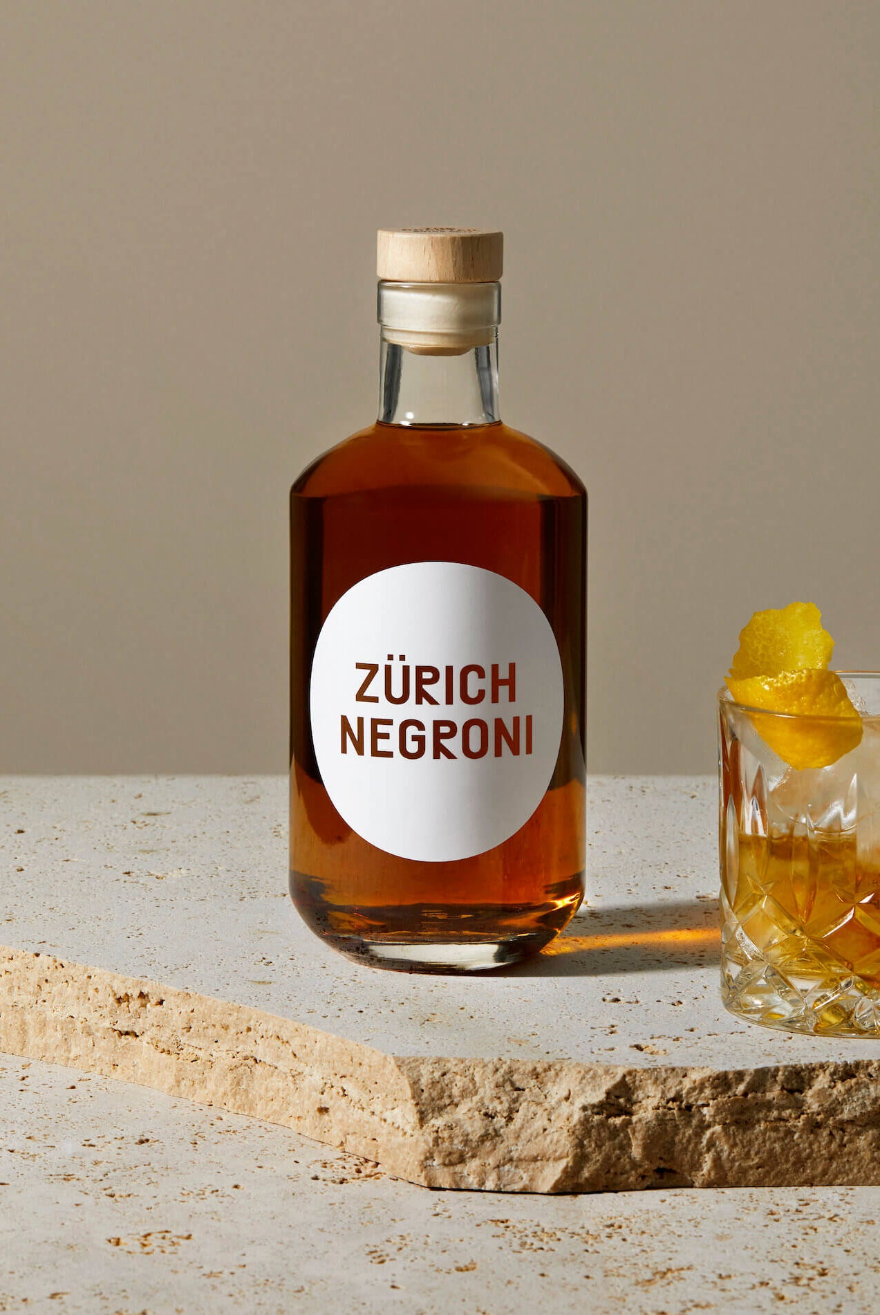 cocktail in a bottle - zürich negroni - collab zürich