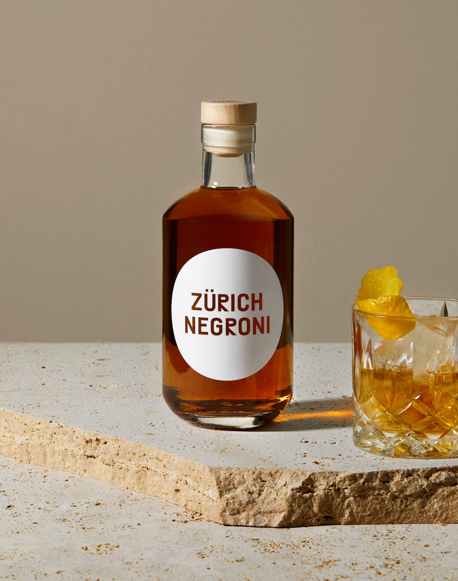 cocktail in a bottle - zürich negroni - collab zürich