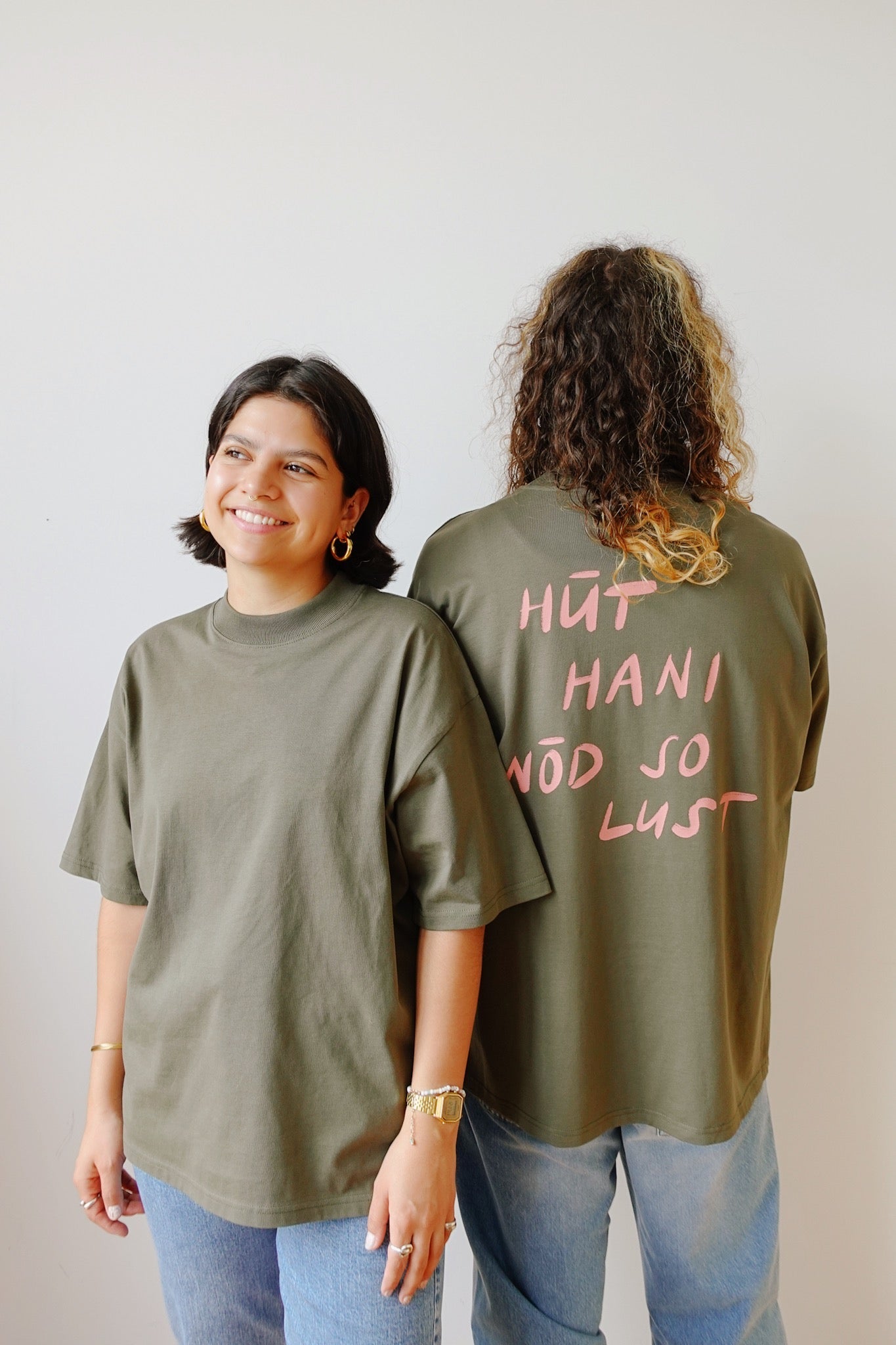 Unisex Oversized T-Shirt - HÜT HANI NÖD SO LUST - Khaki / Rose - collab zürich