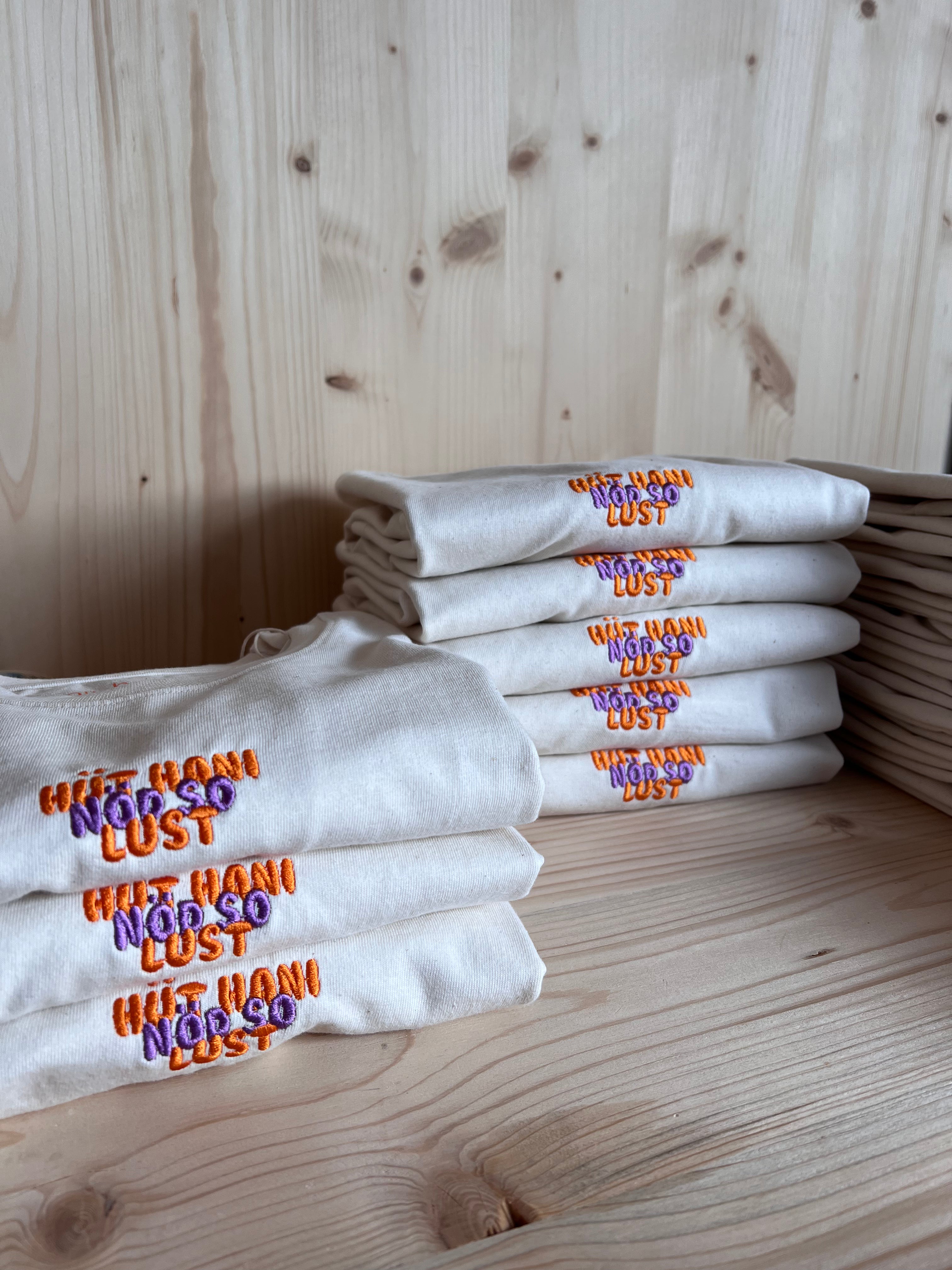 Unisex Boxy T-Shirt - hüt hani nöd so lust - Natural - collab zürich