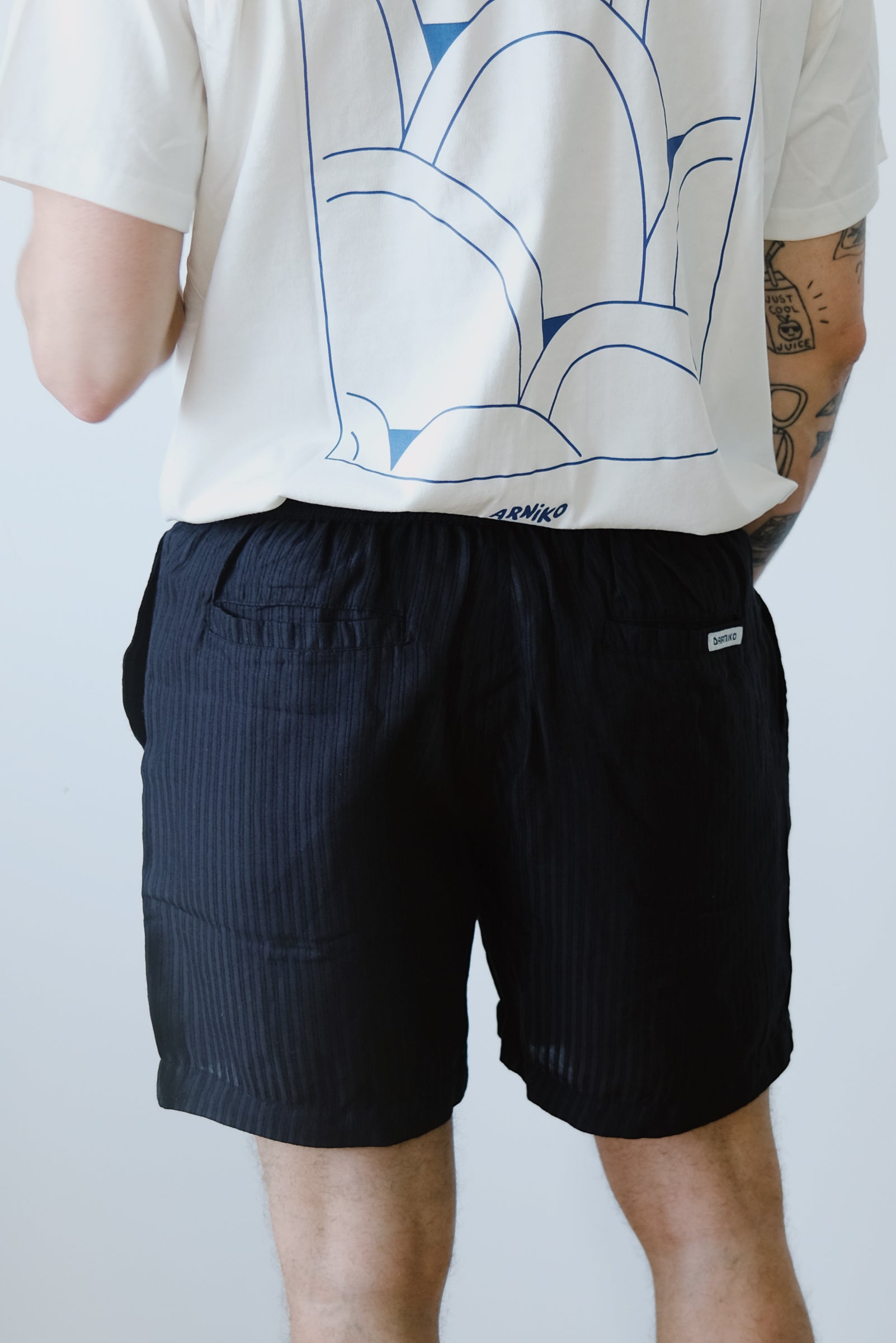unisex shorts - rishi - banana black - collab zürich