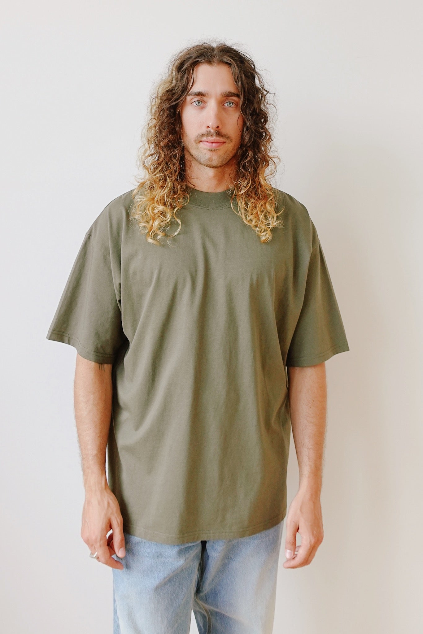 Unisex Oversized T-Shirt - HÜT HANI NÖD SO LUST - Khaki / Rose - collab zürich