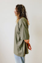 Unisex Oversized T-Shirt - HÜT HANI NÖD SO LUST - Khaki / Rose - collab zürich