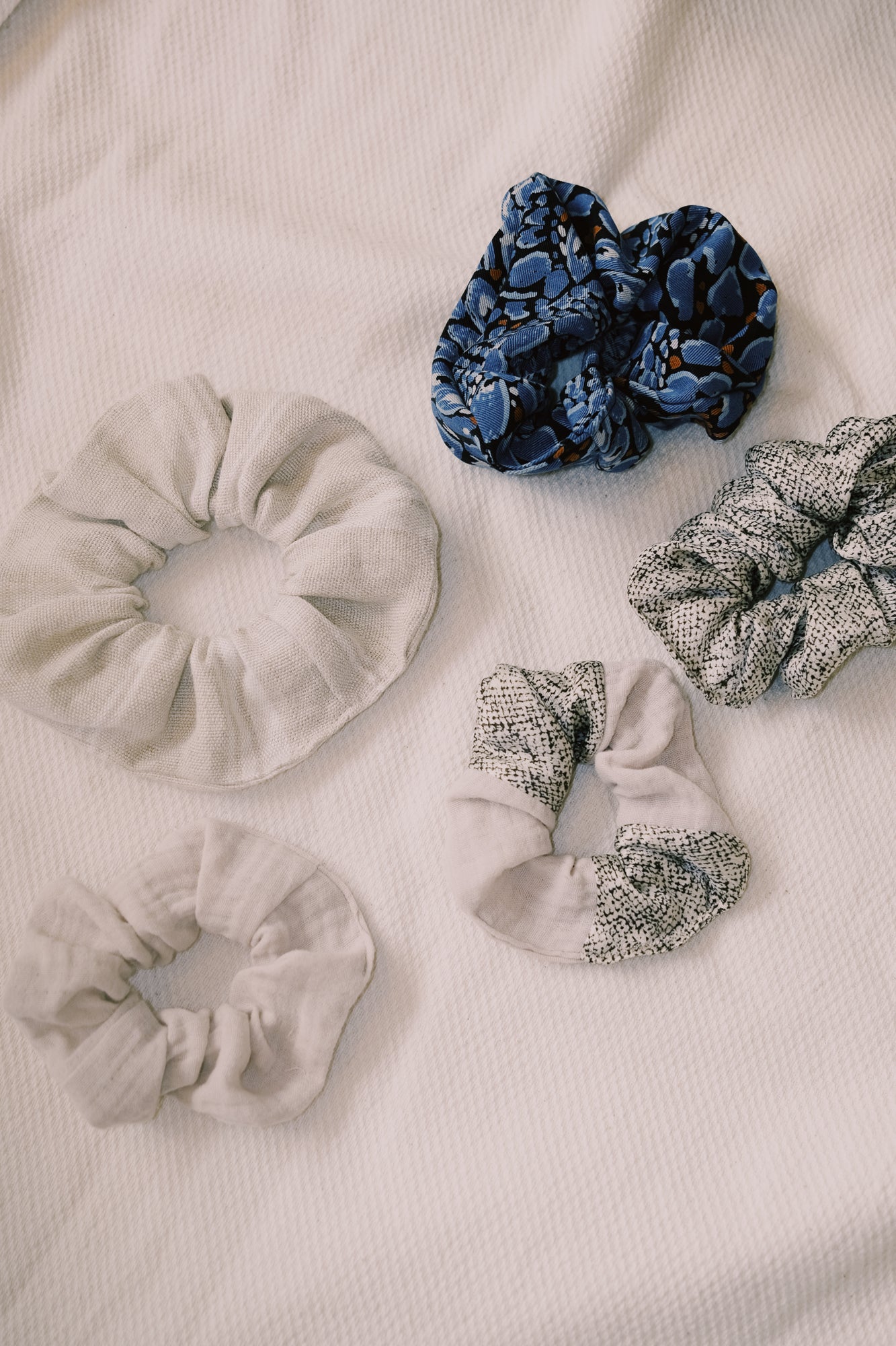 scrunchie - collab atelier edition - collab zürich