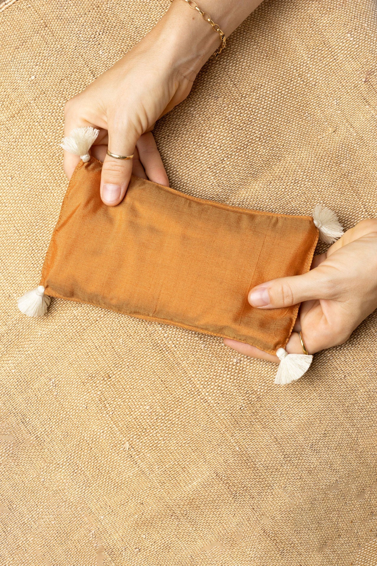 Eye Pillow - RAHA Tassels - Cognac - collab zürich