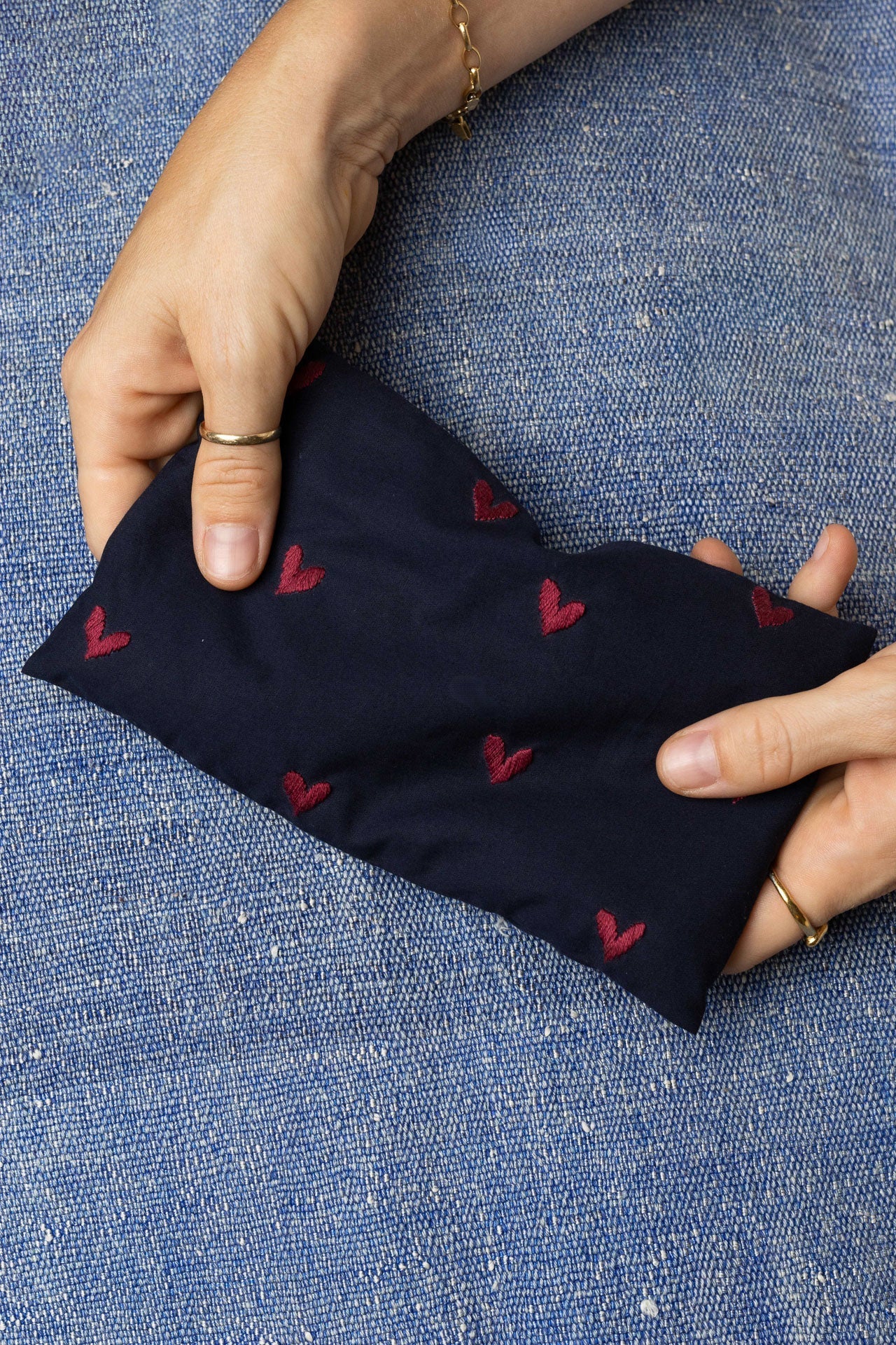 Eye Pillow - RAHA Hearts - Marine - collab zürich
