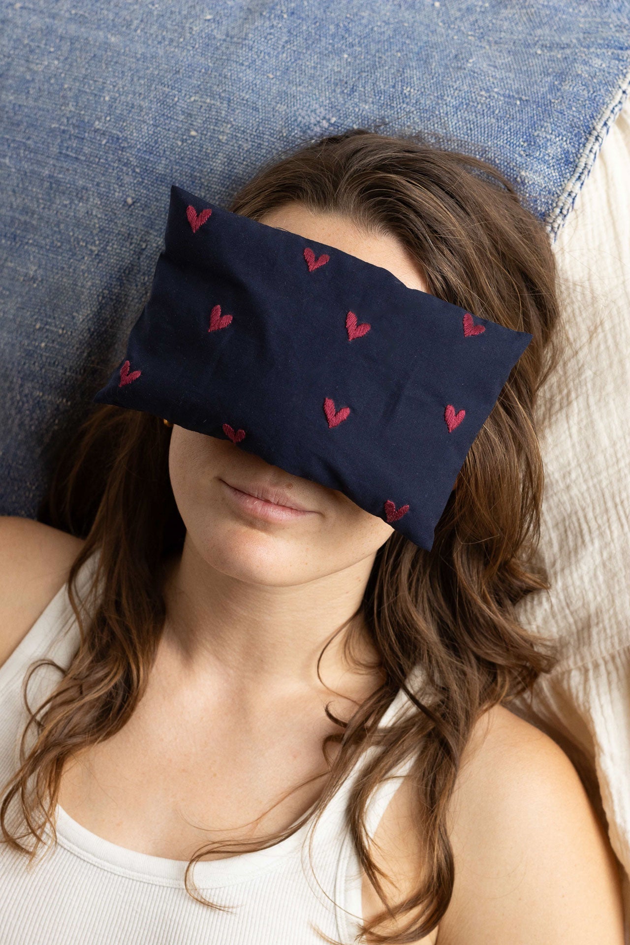 Eye Pillow - RAHA Hearts - Marine - collab zürich