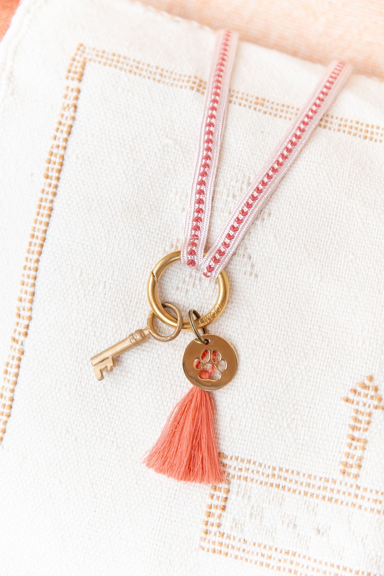 keychain band - ZAHRA - bisou - collab zürich
