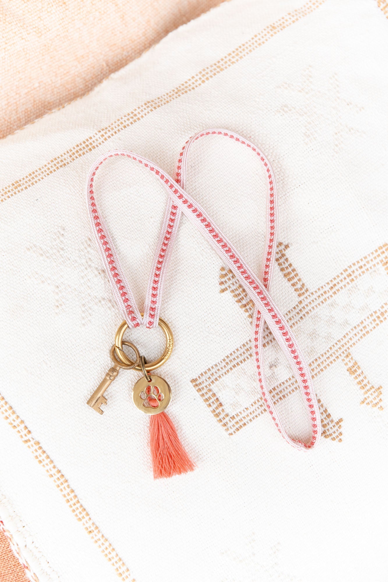 keychain band - ZAHRA - bisou - collab zürich
